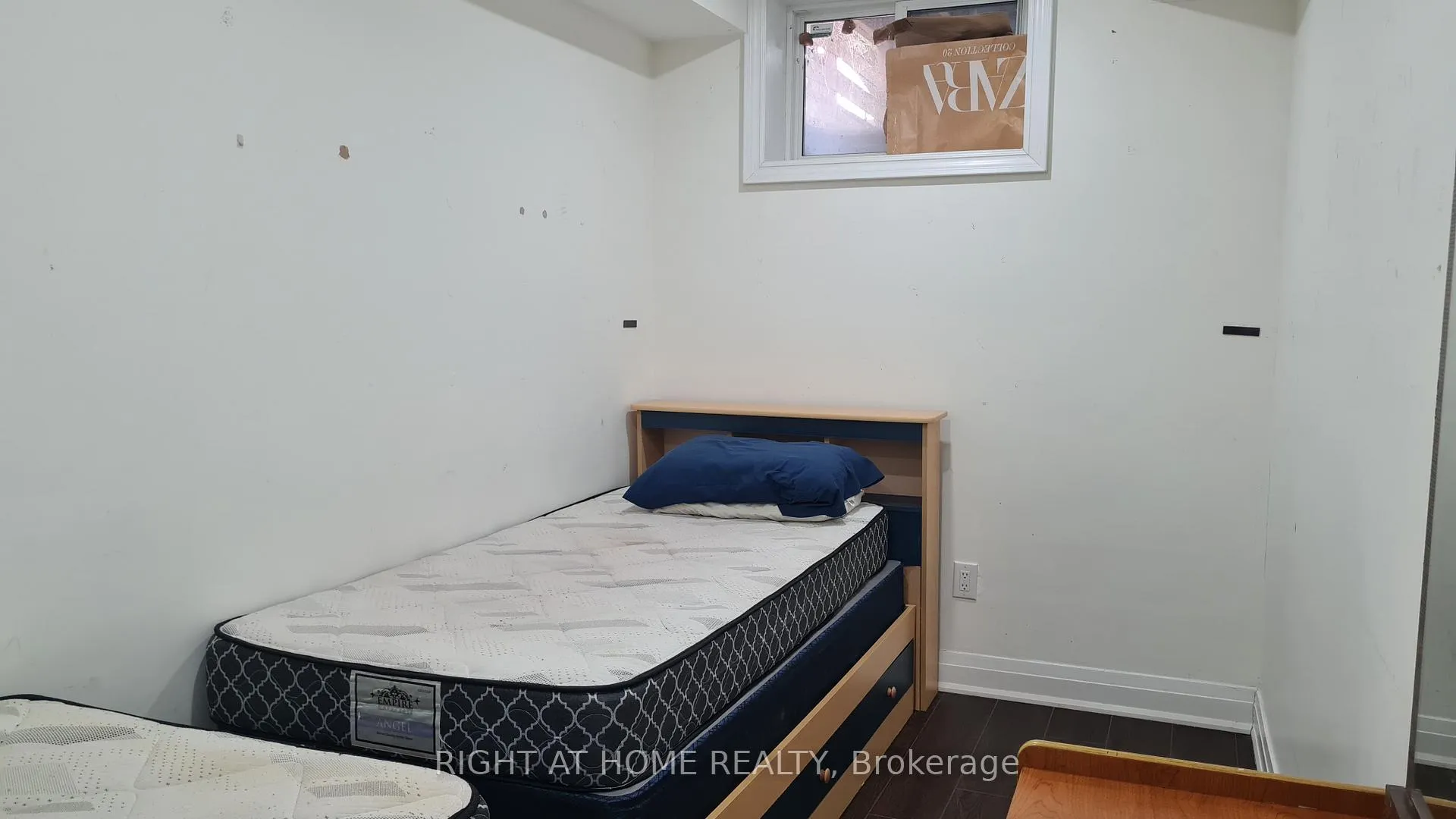 Photo 4 of Unit Room A, 10 Emmott Avenue, Scarborough, Oakridge — HOMEH