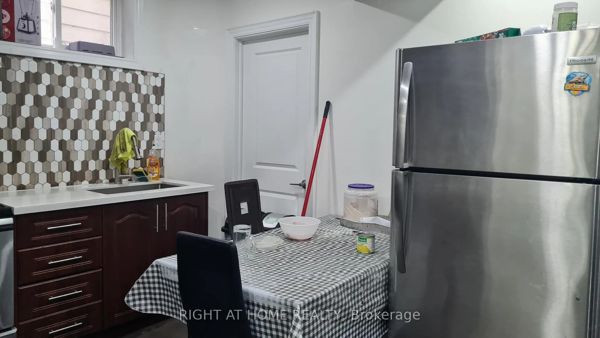 Photo 8 of Unit Room A, 10 Emmott Avenue, Scarborough, Oakridge — HOMEH