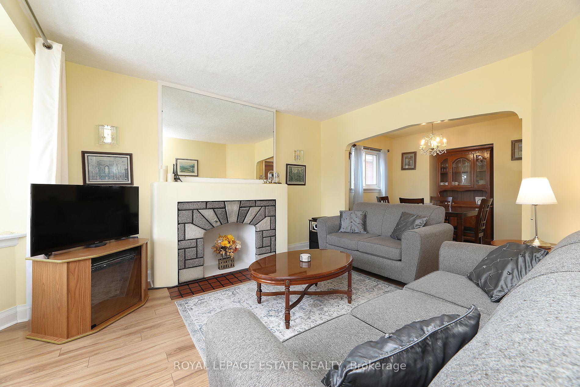 Photo 3 of 50 Binswood Avenue, Toronto, Danforth Village-East York — HOMEH