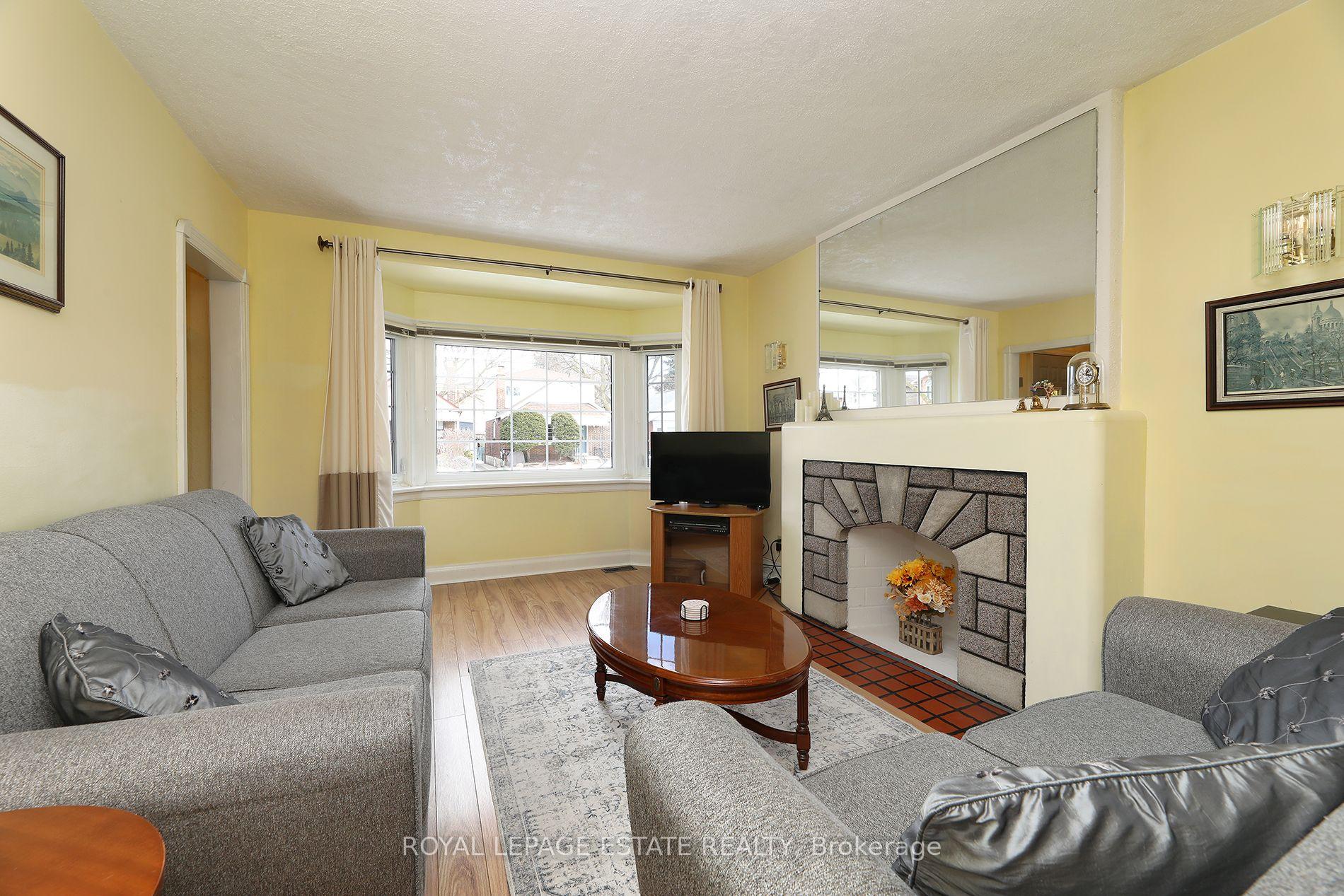Photo 5 of 50 Binswood Avenue, Toronto, Danforth Village-East York — HOMEH