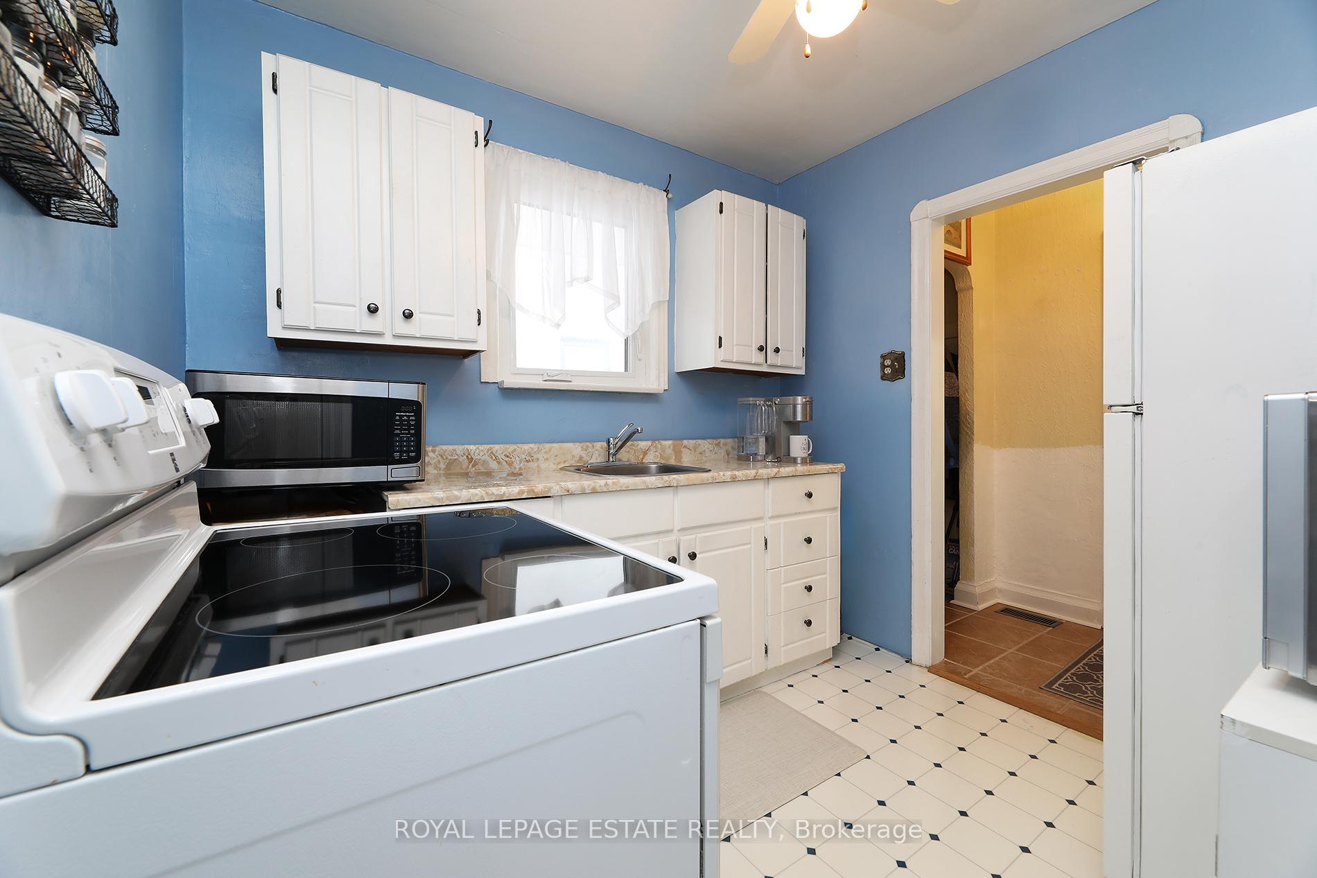 Photo 10 of 50 Binswood Avenue, Toronto, Danforth Village-East York — HOMEH