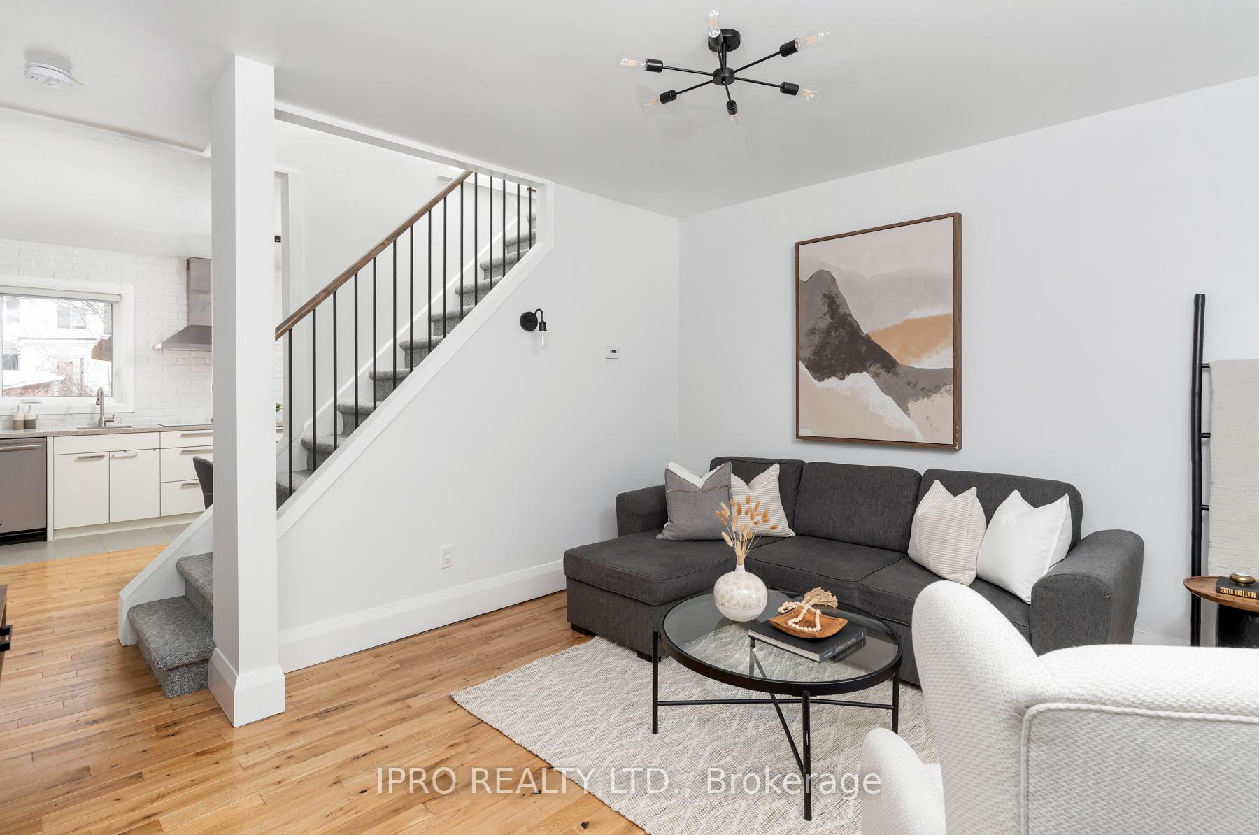 Photo 4 of 336 Cedarvale Avenue, Toronto, Woodbine-Lumsden — HOMEH