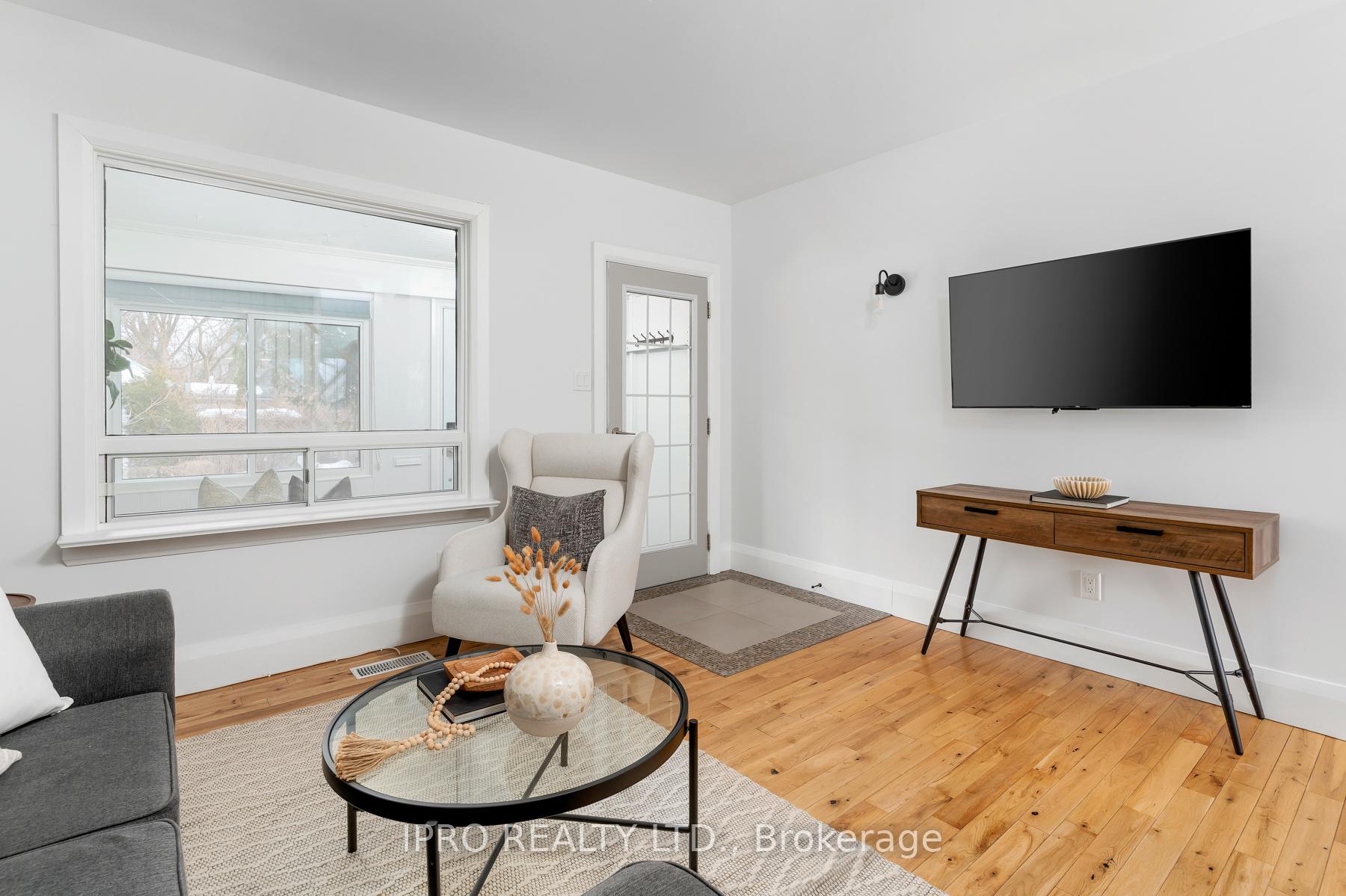 Photo 6 of 336 Cedarvale Avenue, Toronto, Woodbine-Lumsden — HOMEH