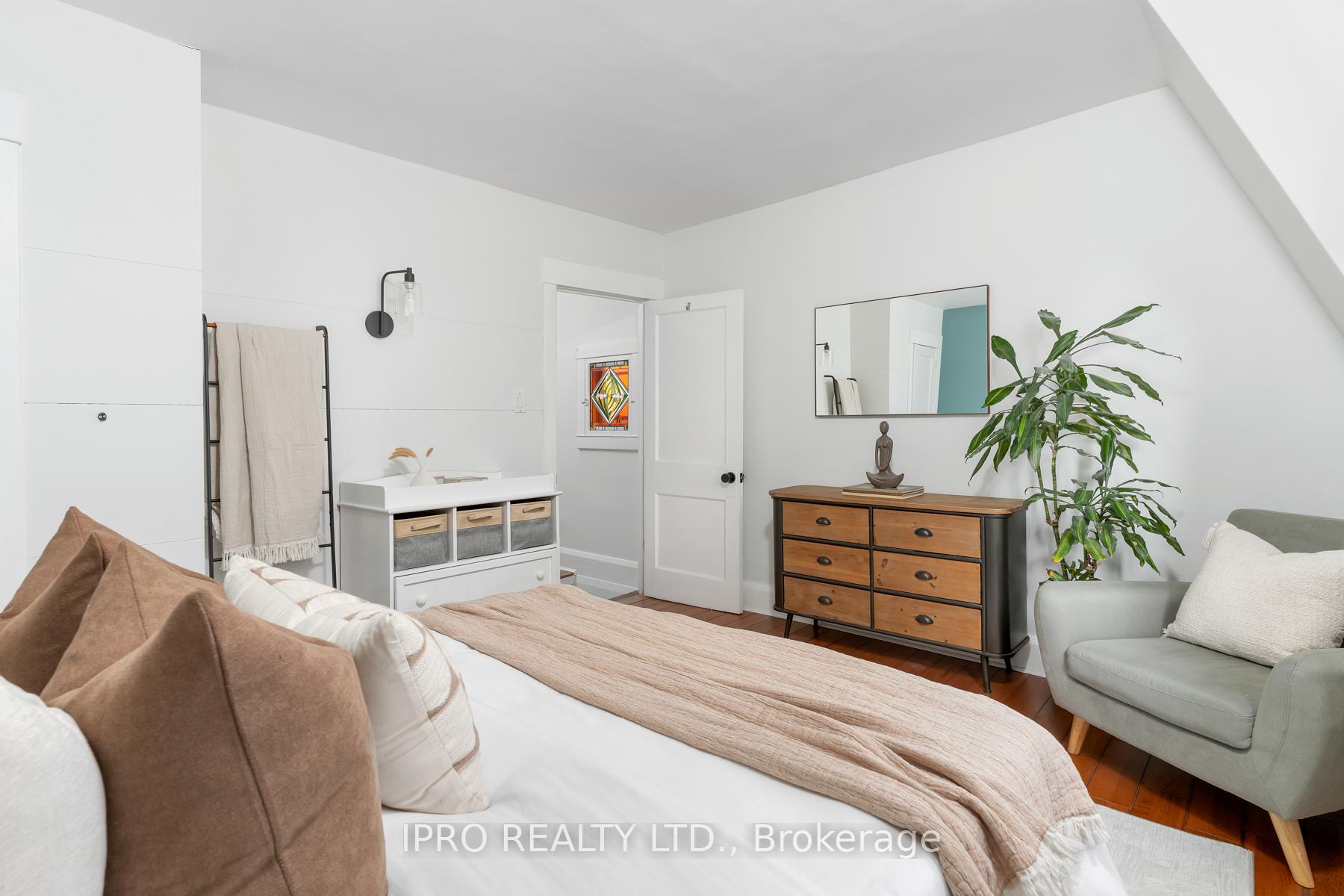 Photo 15 of 336 Cedarvale Avenue, Toronto, Woodbine-Lumsden — HOMEH