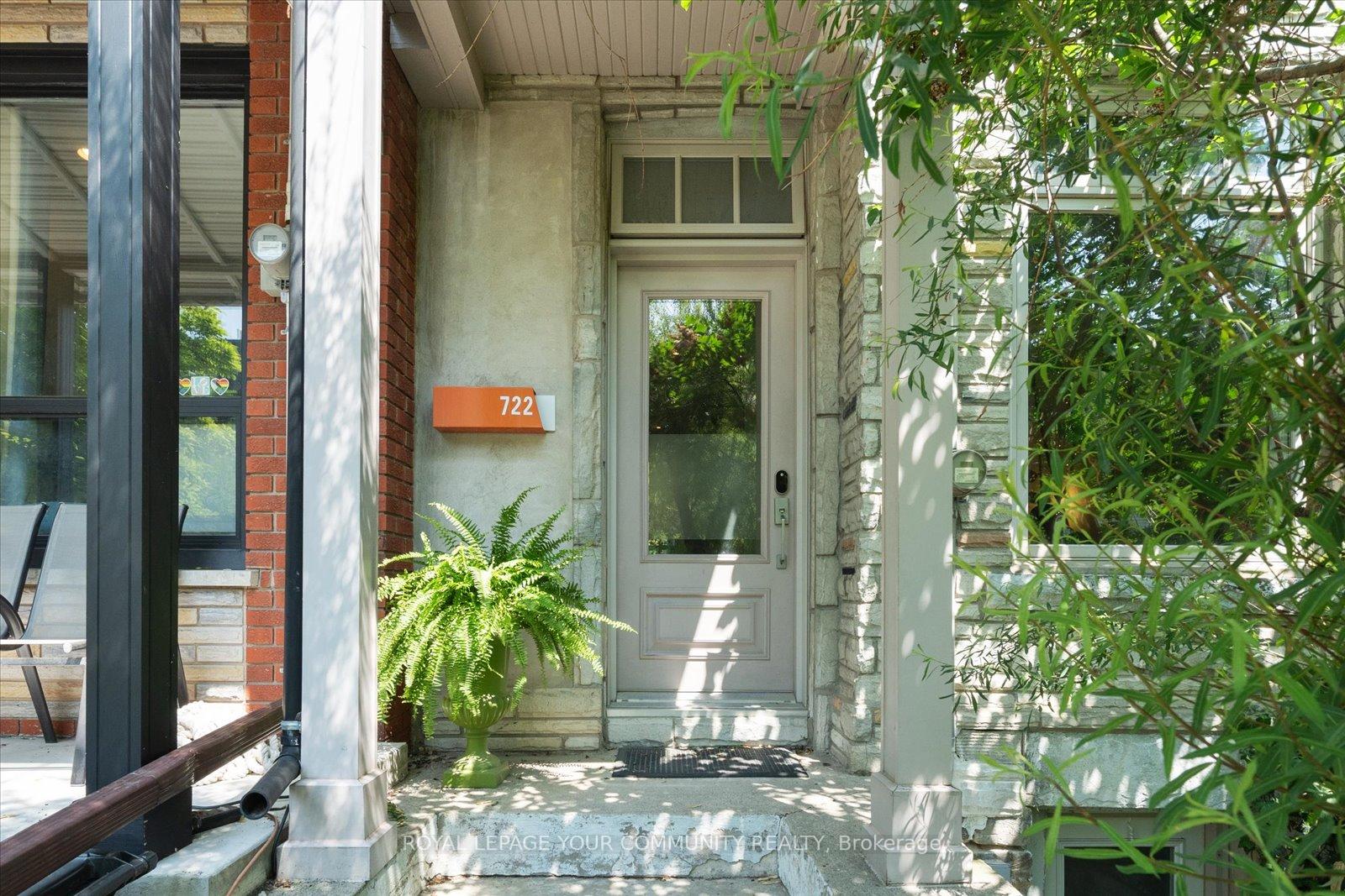Photo 2 of 722 Adelaide Street W, Toronto, Niagara — HOMEH