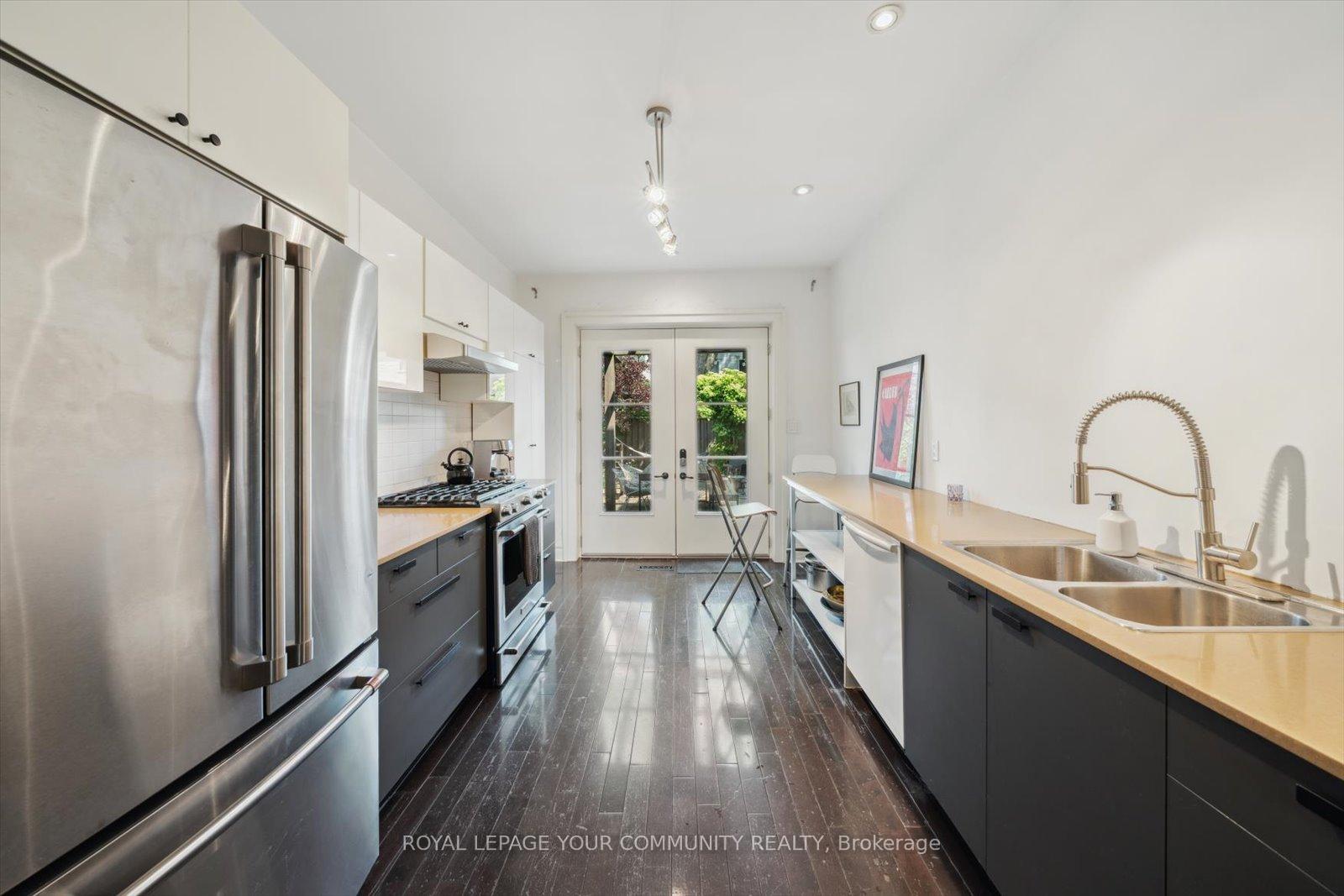 Photo 12 of 722 Adelaide Street W, Toronto, Niagara — HOMEH