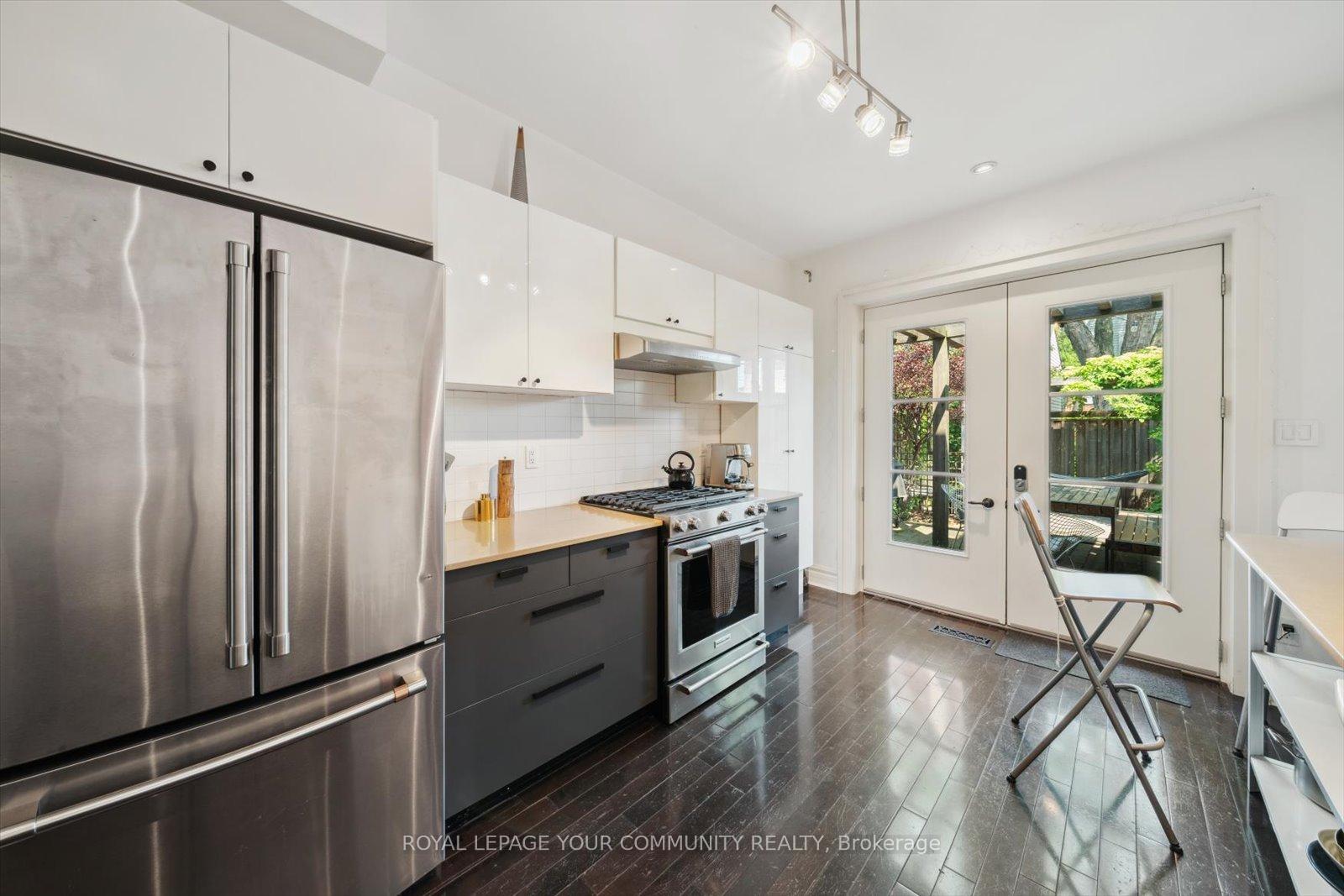 Photo 13 of 722 Adelaide Street W, Toronto, Niagara — HOMEH