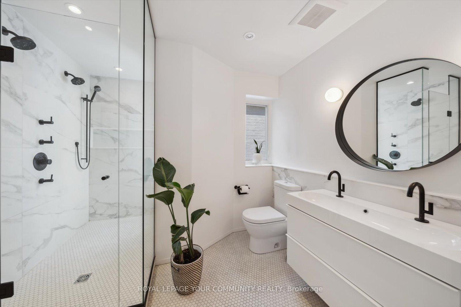 Photo 21 of 722 Adelaide Street W, Toronto, Niagara — HOMEH