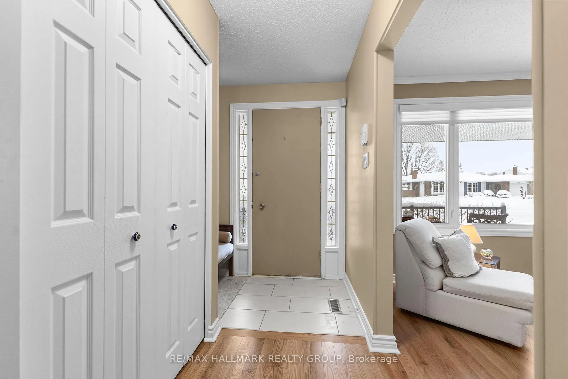 Photo 4 of 2143 Hubbard Crescent, Ottawa, Beacon Hill North — HOMEH