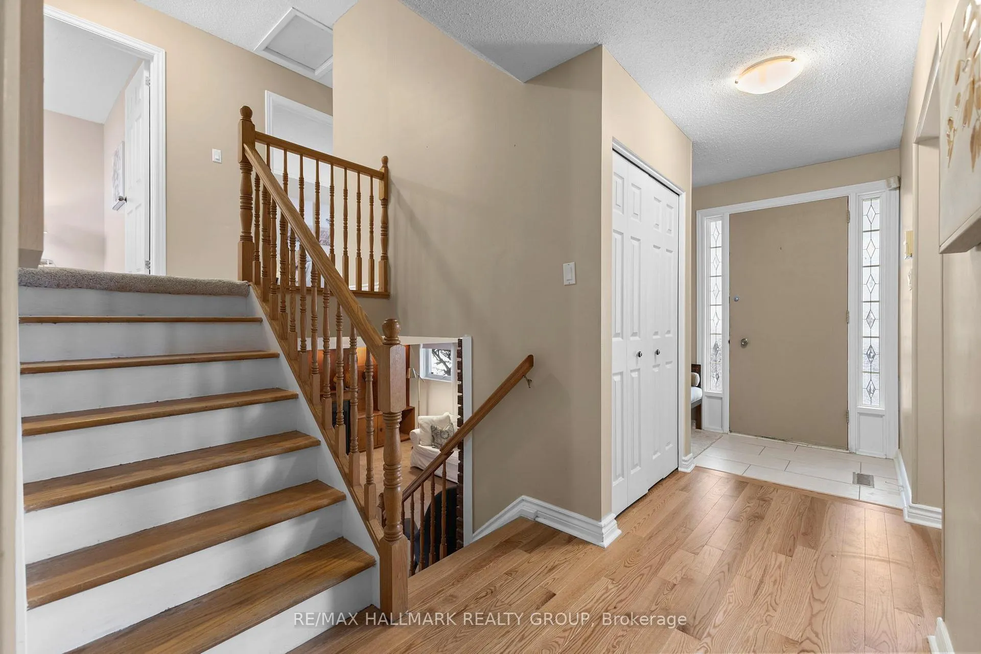 Photo 5 of 2143 Hubbard Crescent, Ottawa, Beacon Hill North — HOMEH