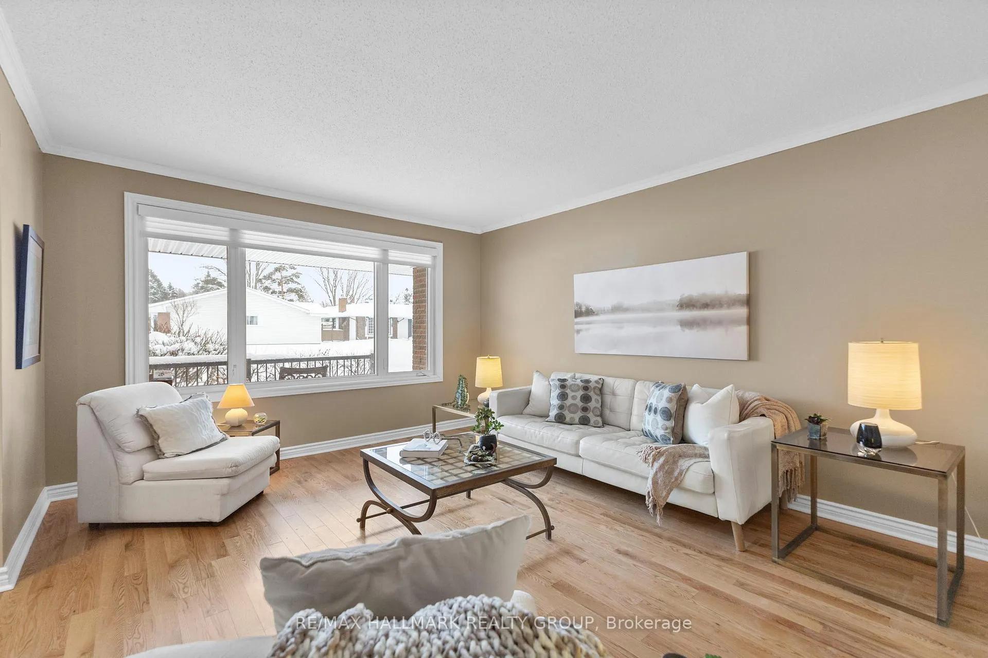 Photo 6 of 2143 Hubbard Crescent, Ottawa, Beacon Hill North — HOMEH