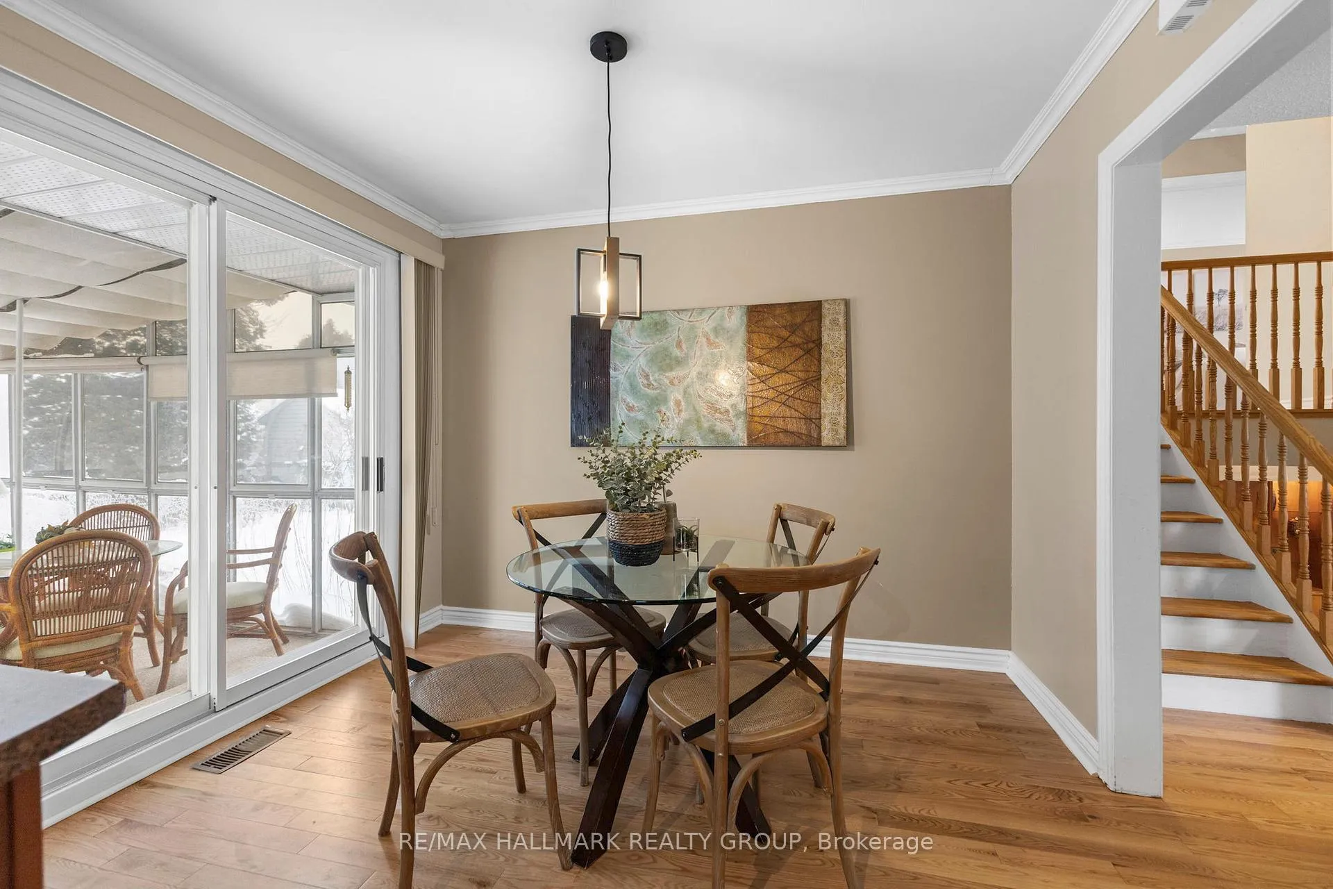 Photo 9 of 2143 Hubbard Crescent, Ottawa, Beacon Hill North — HOMEH