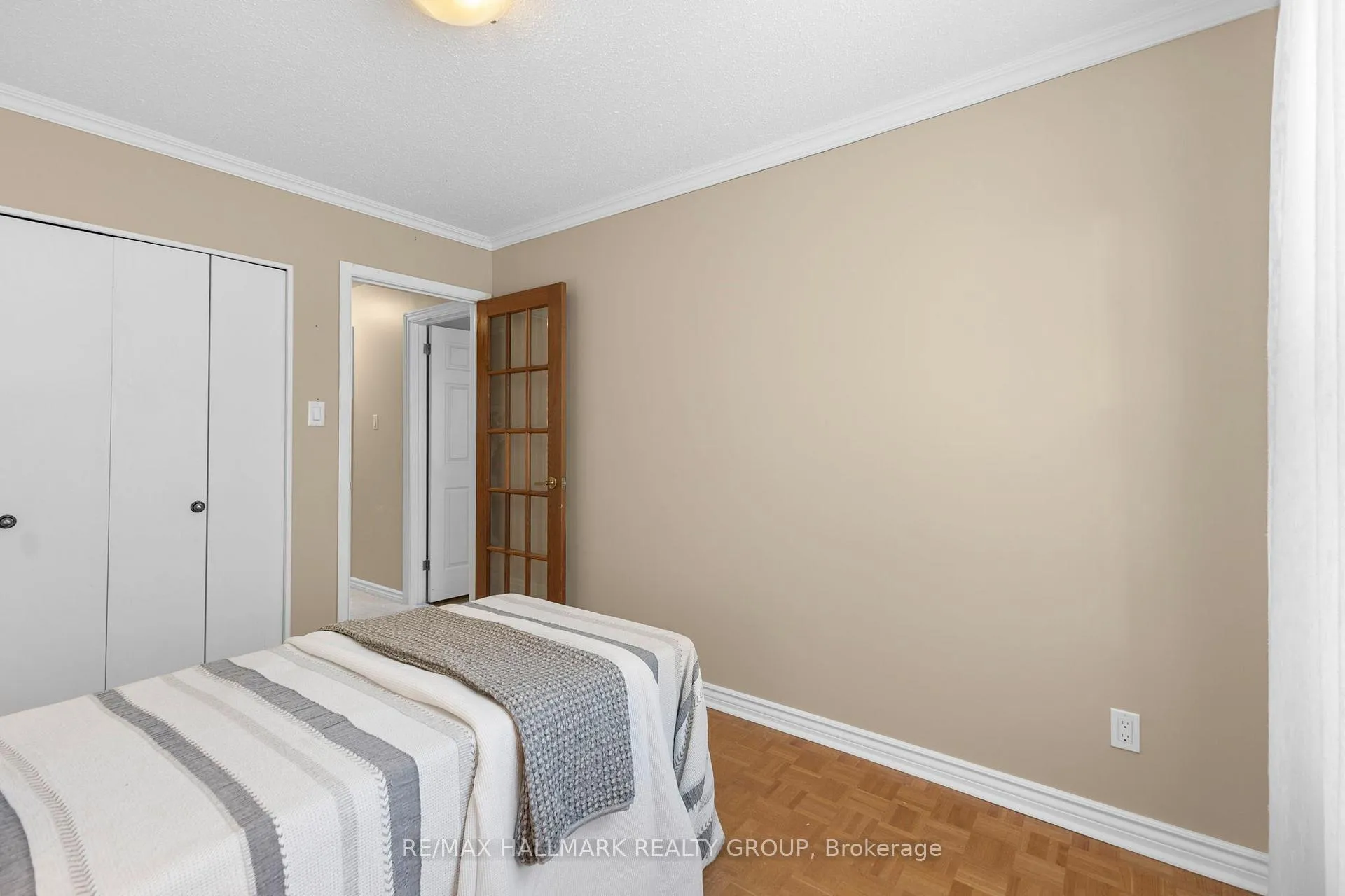 Photo 18 of 2143 Hubbard Crescent, Ottawa, Beacon Hill North — HOMEH