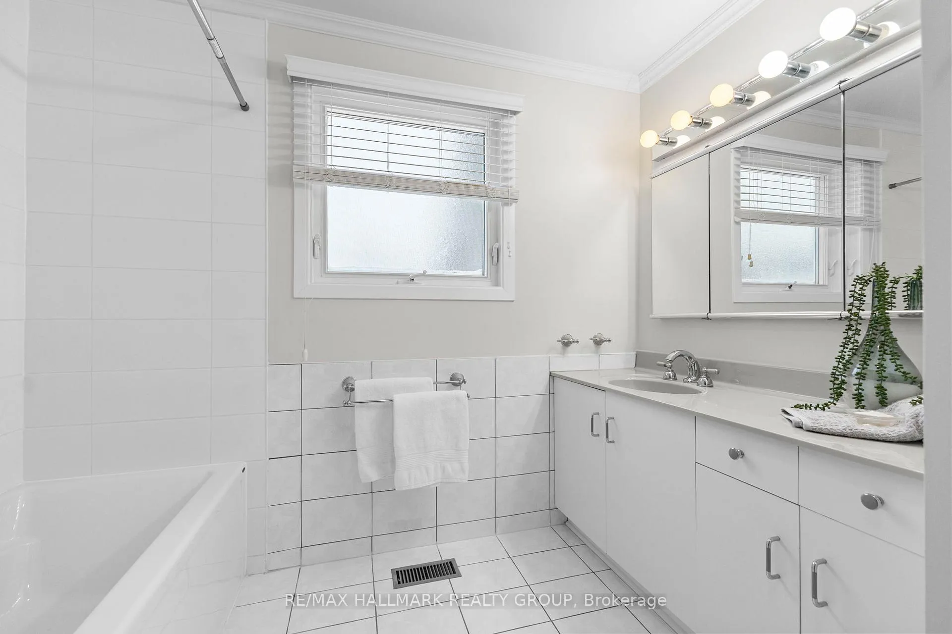 Photo 19 of 2143 Hubbard Crescent, Ottawa, Beacon Hill North — HOMEH