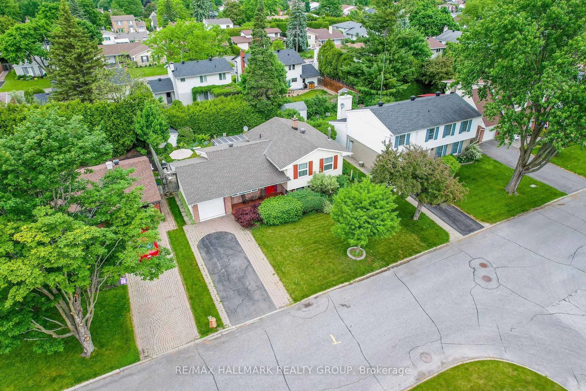 Photo 32 of 2143 Hubbard Crescent, Ottawa, Beacon Hill North — HOMEH