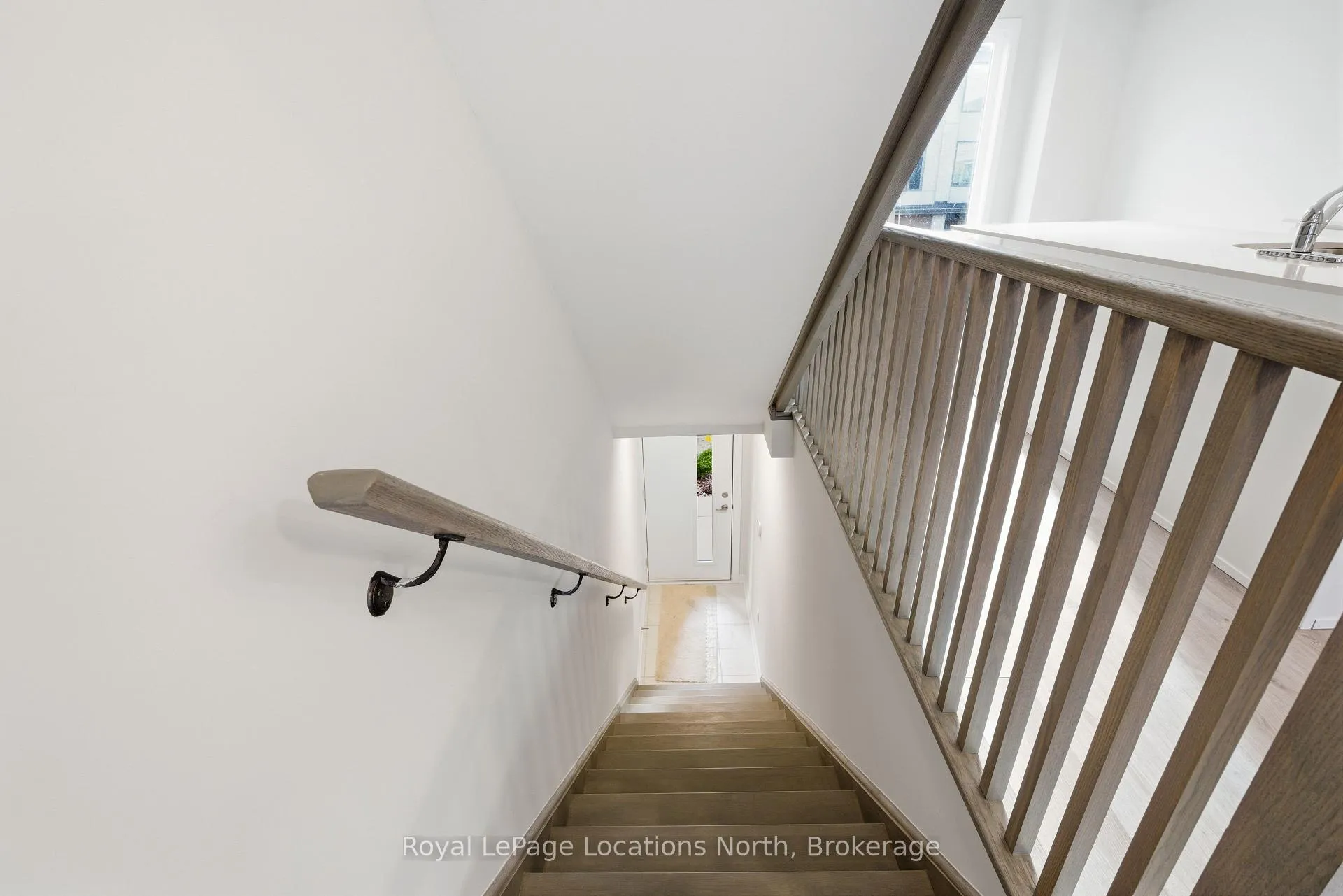 Photo 4 of 42 Winters Crescent, Collingwood — HOMEH