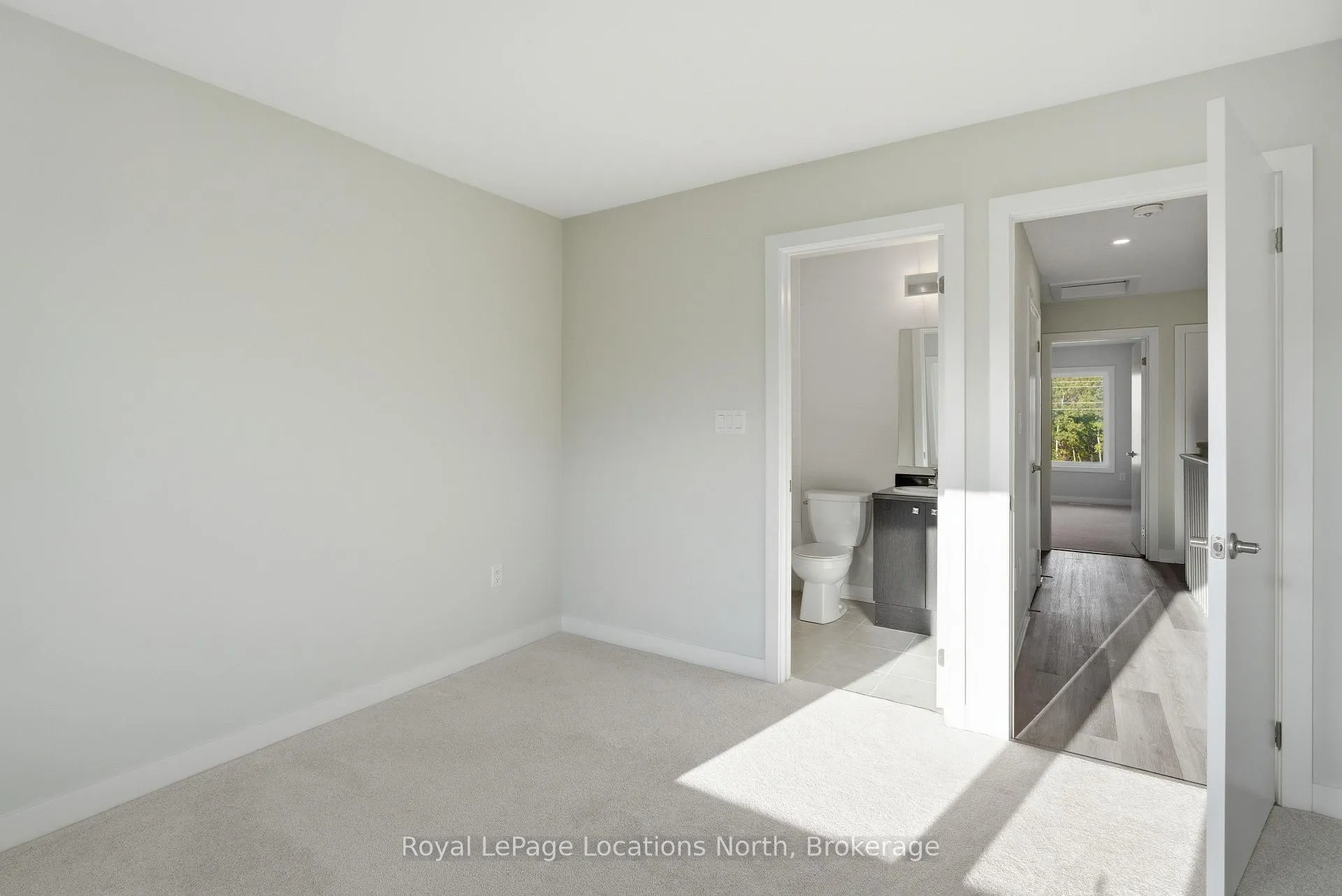 Photo 12 of 42 Winters Crescent, Collingwood — HOMEH