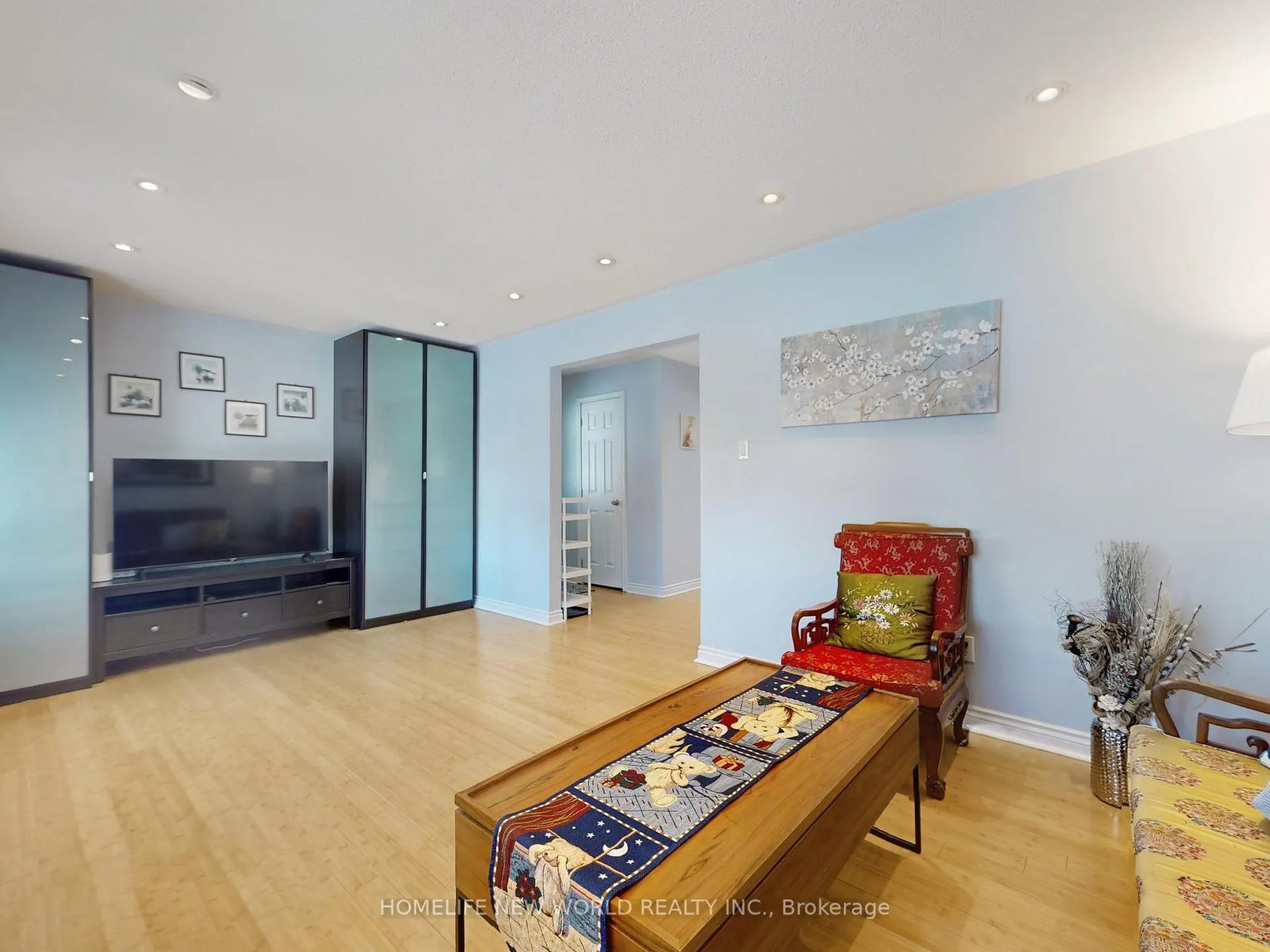 Photo 6 of 257 Cherokee Boulevard, North York, Pleasant View — HOMEH