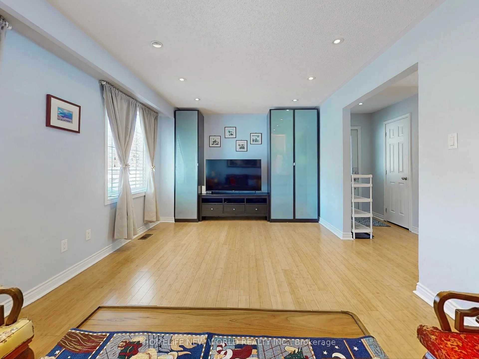 Photo 7 of 257 Cherokee Boulevard, North York, Pleasant View — HOMEH