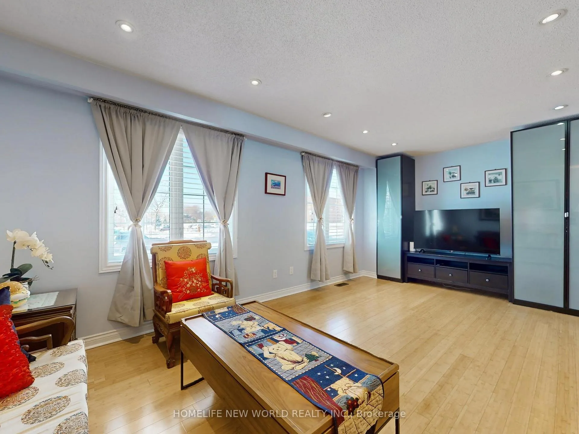 Photo 8 of 257 Cherokee Boulevard, North York, Pleasant View — HOMEH