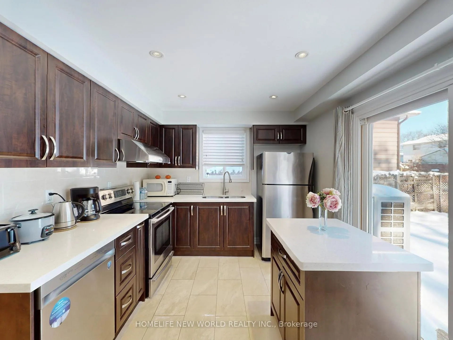 Photo 9 of 257 Cherokee Boulevard, North York, Pleasant View — HOMEH