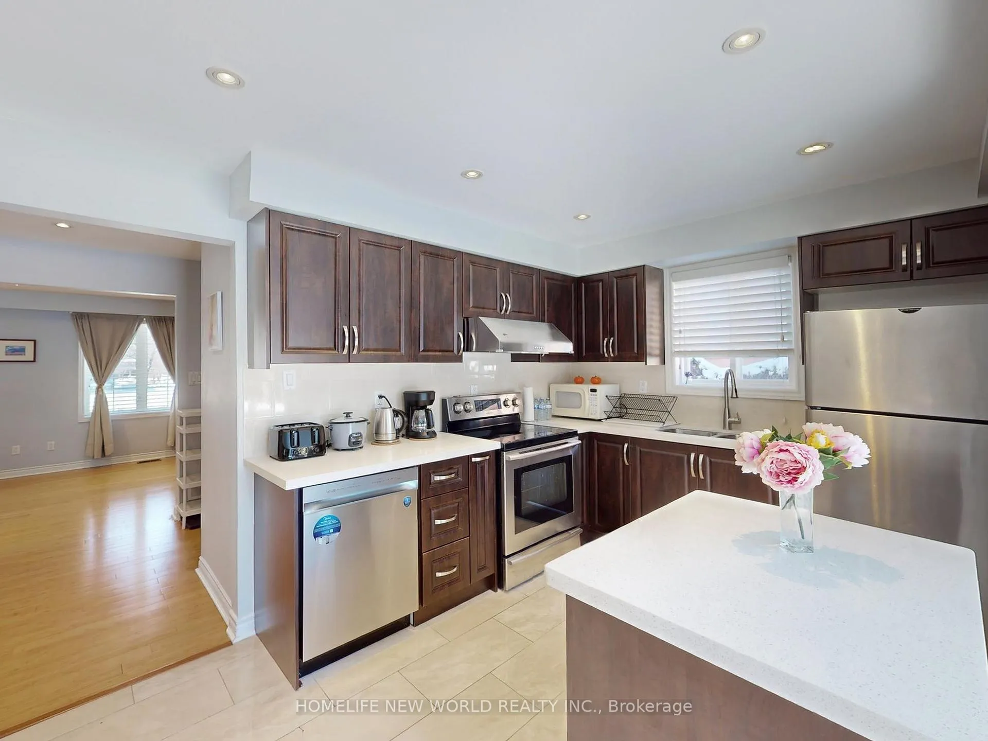 Photo 10 of 257 Cherokee Boulevard, North York, Pleasant View — HOMEH