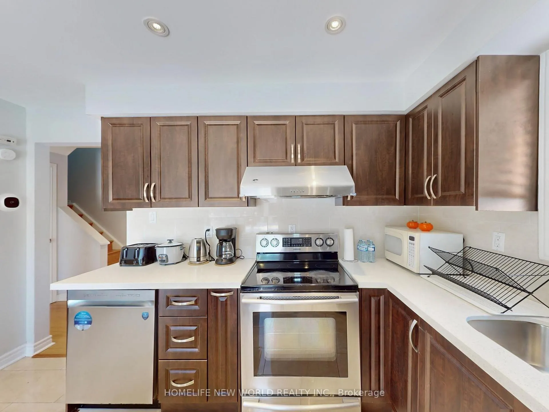 Photo 13 of 257 Cherokee Boulevard, North York, Pleasant View — HOMEH