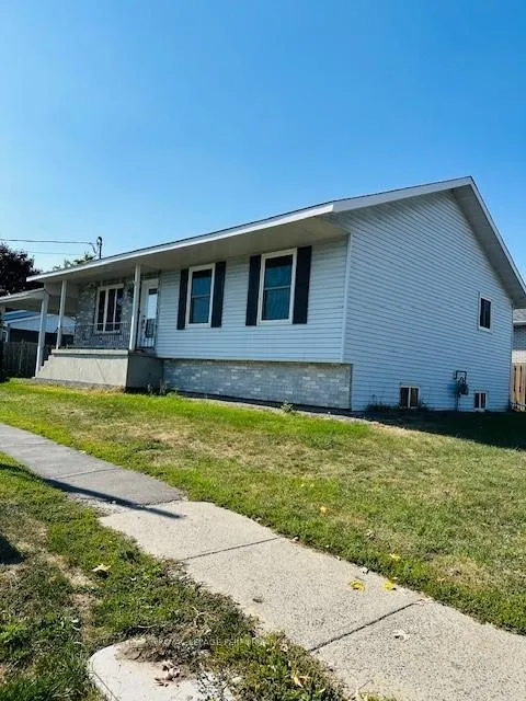 Photo 2 of 395 Thirteenth Street W, Cornwall — HOMEH