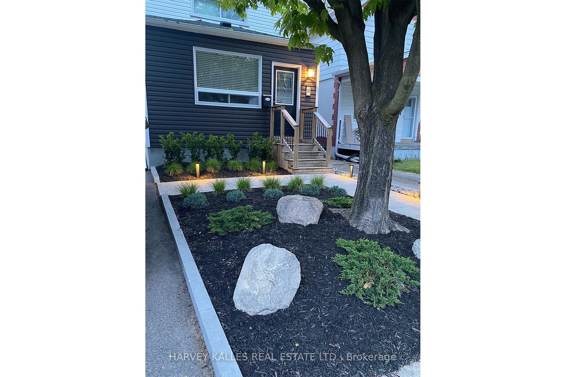 Photo 3 of 20 Crewe Avenue, Toronto, Woodbine-Lumsden — HOMEH