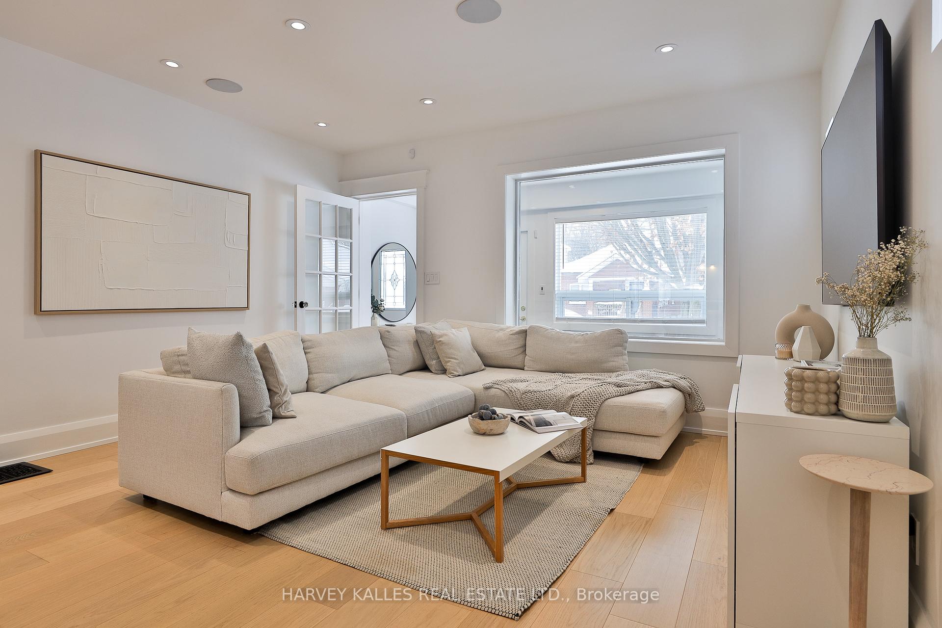 Photo 6 of 20 Crewe Avenue, Toronto, Woodbine-Lumsden — HOMEH