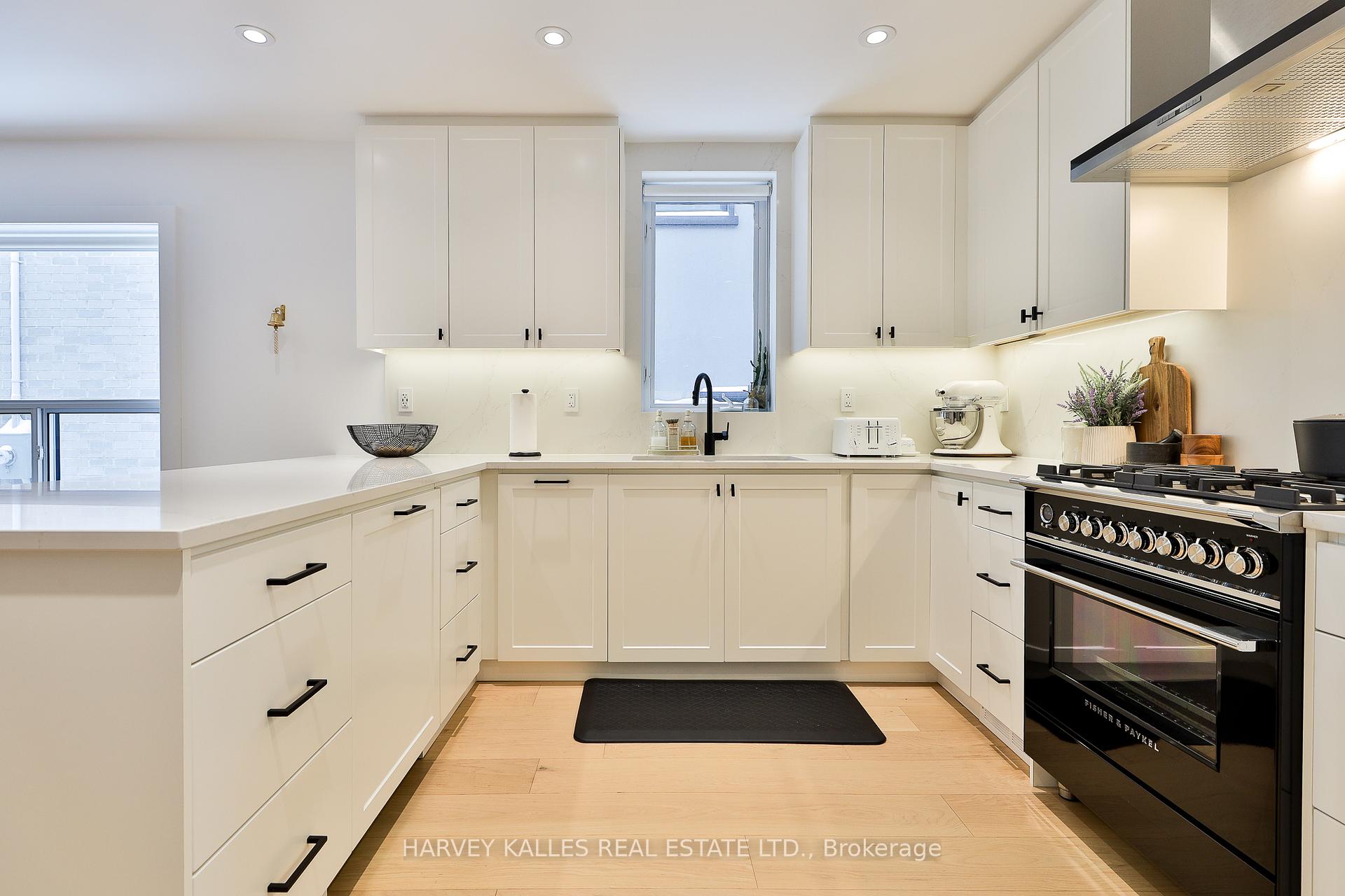 Photo 11 of 20 Crewe Avenue, Toronto, Woodbine-Lumsden — HOMEH