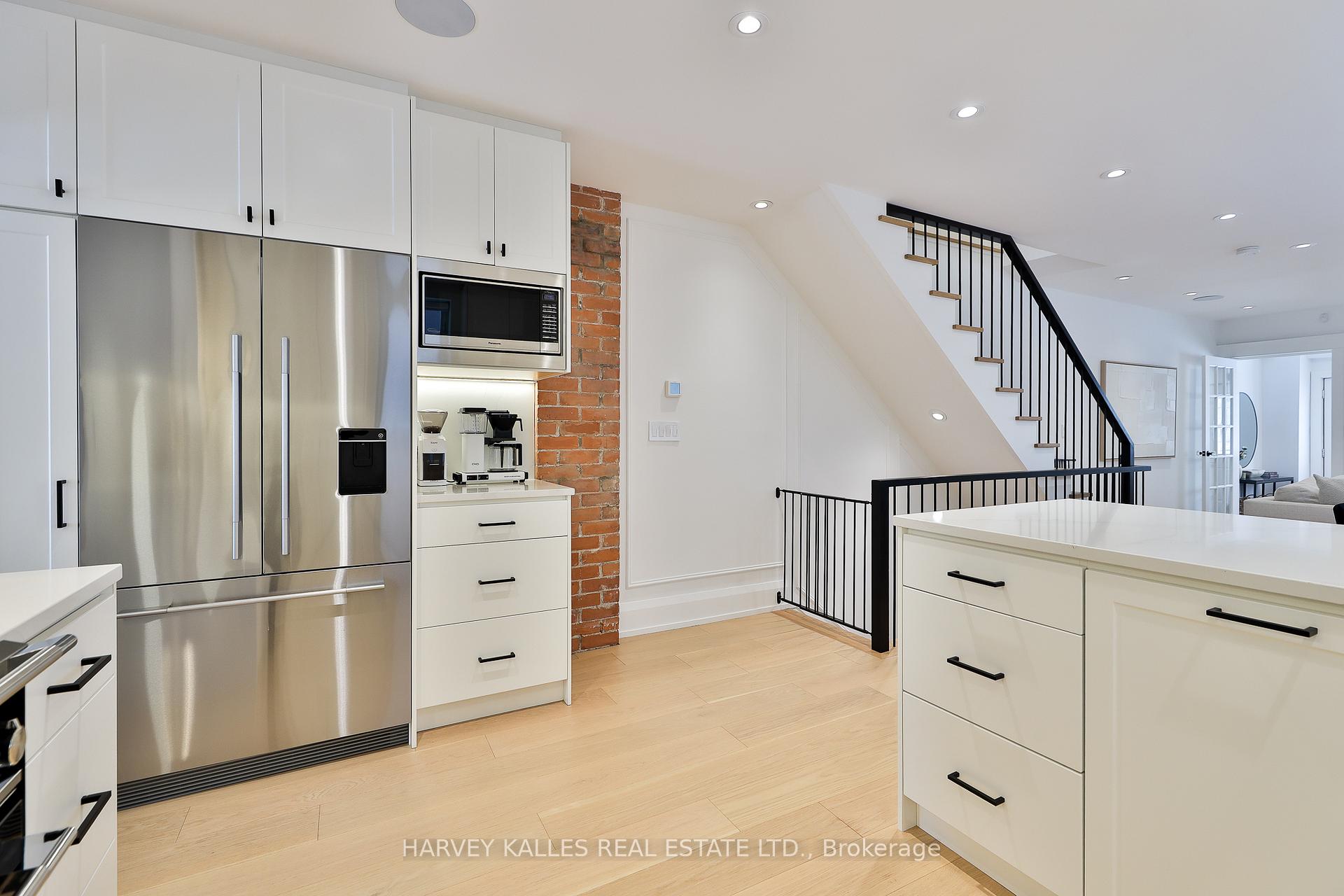 Photo 13 of 20 Crewe Avenue, Toronto, Woodbine-Lumsden — HOMEH