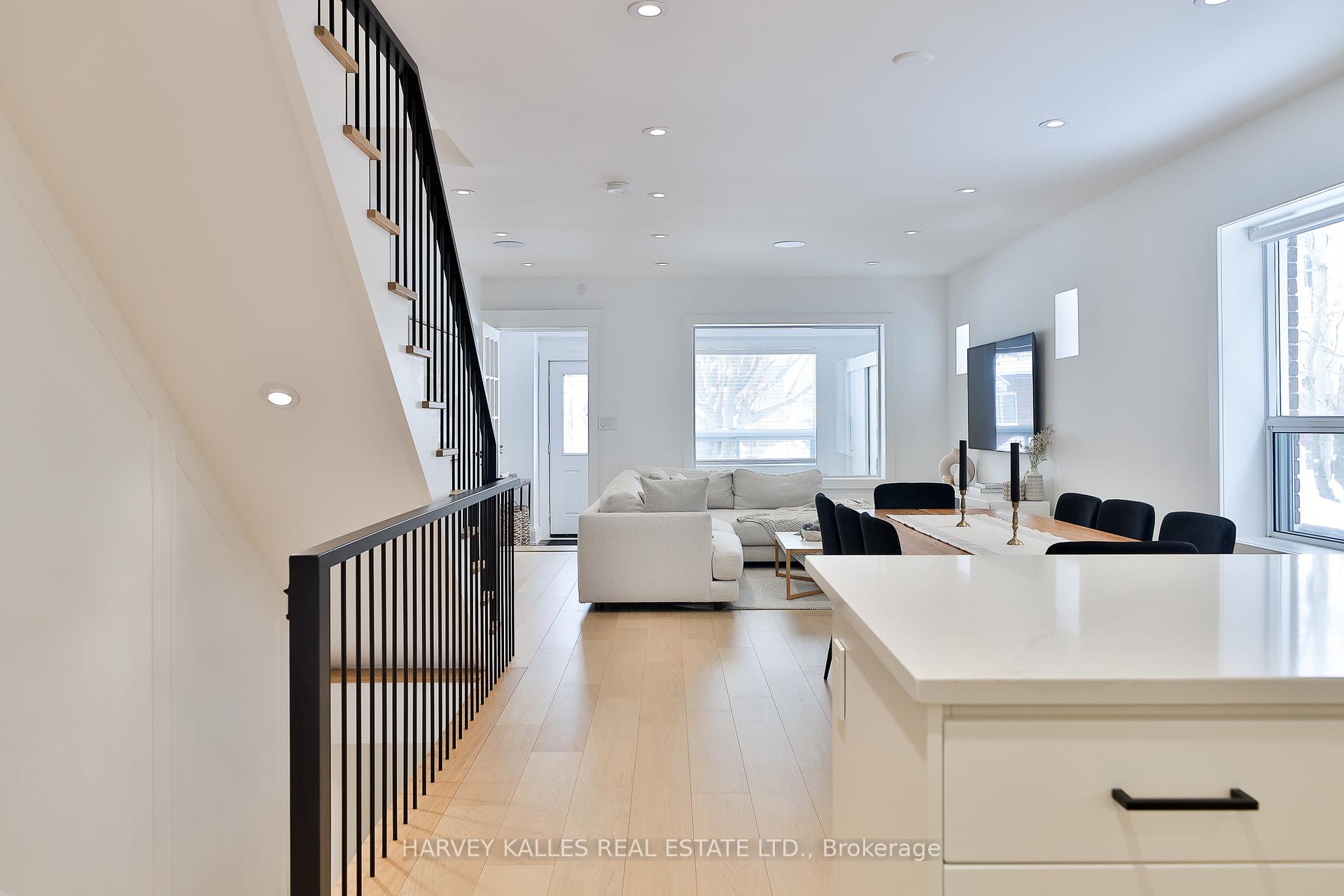 Photo 14 of 20 Crewe Avenue, Toronto, Woodbine-Lumsden — HOMEH
