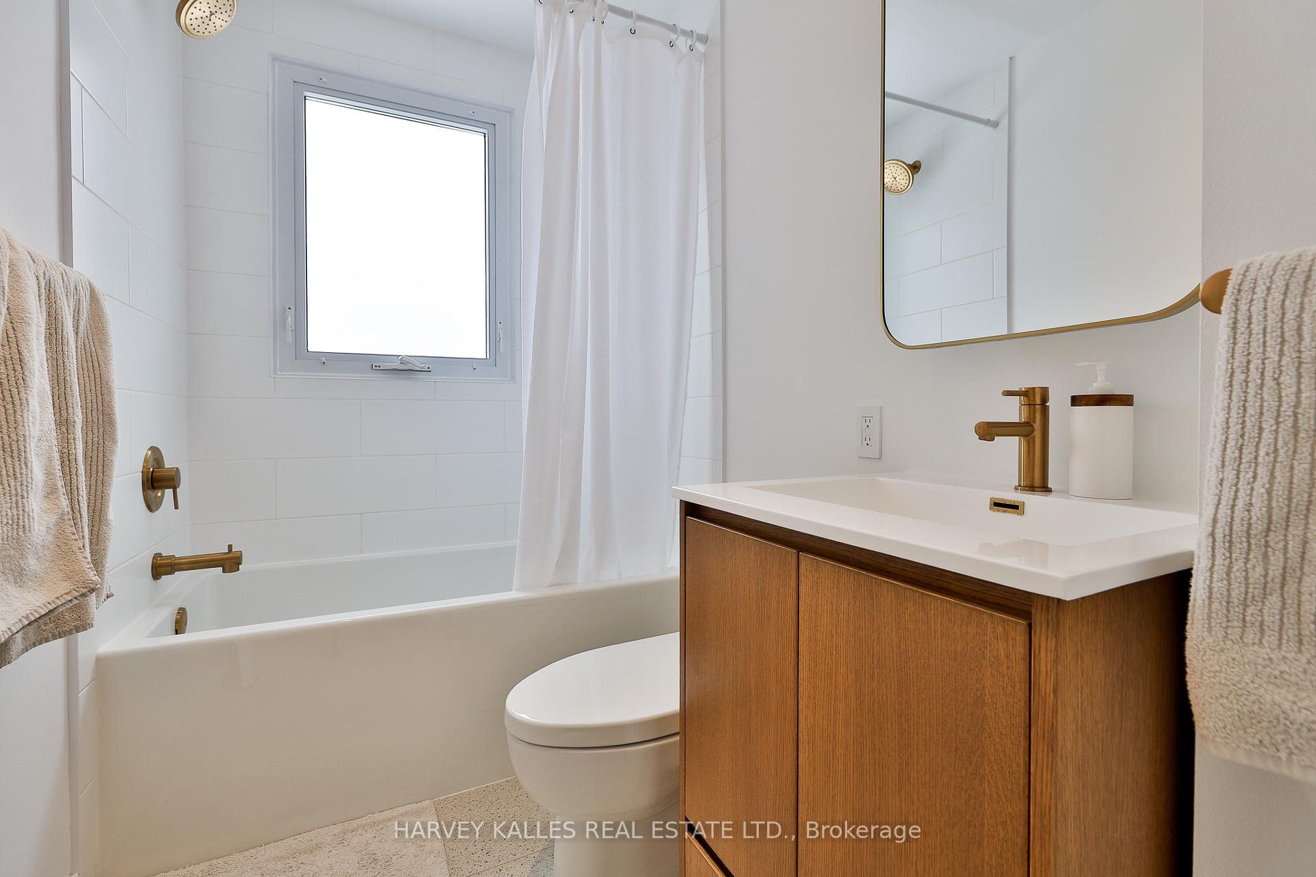 Photo 23 of 20 Crewe Avenue, Toronto, Woodbine-Lumsden — HOMEH