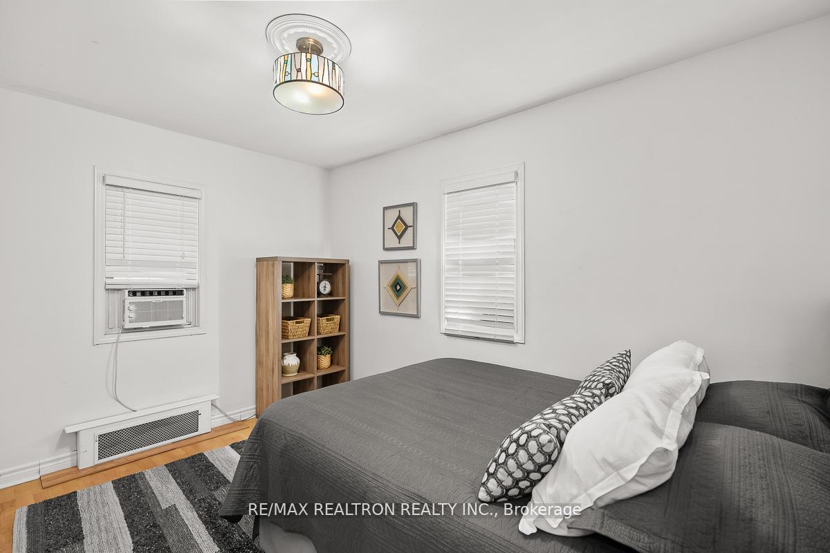 Photo 5 of Unit Main (Front), 107 Patterson Avenue, Scarborough, Oakridge — HOMEH