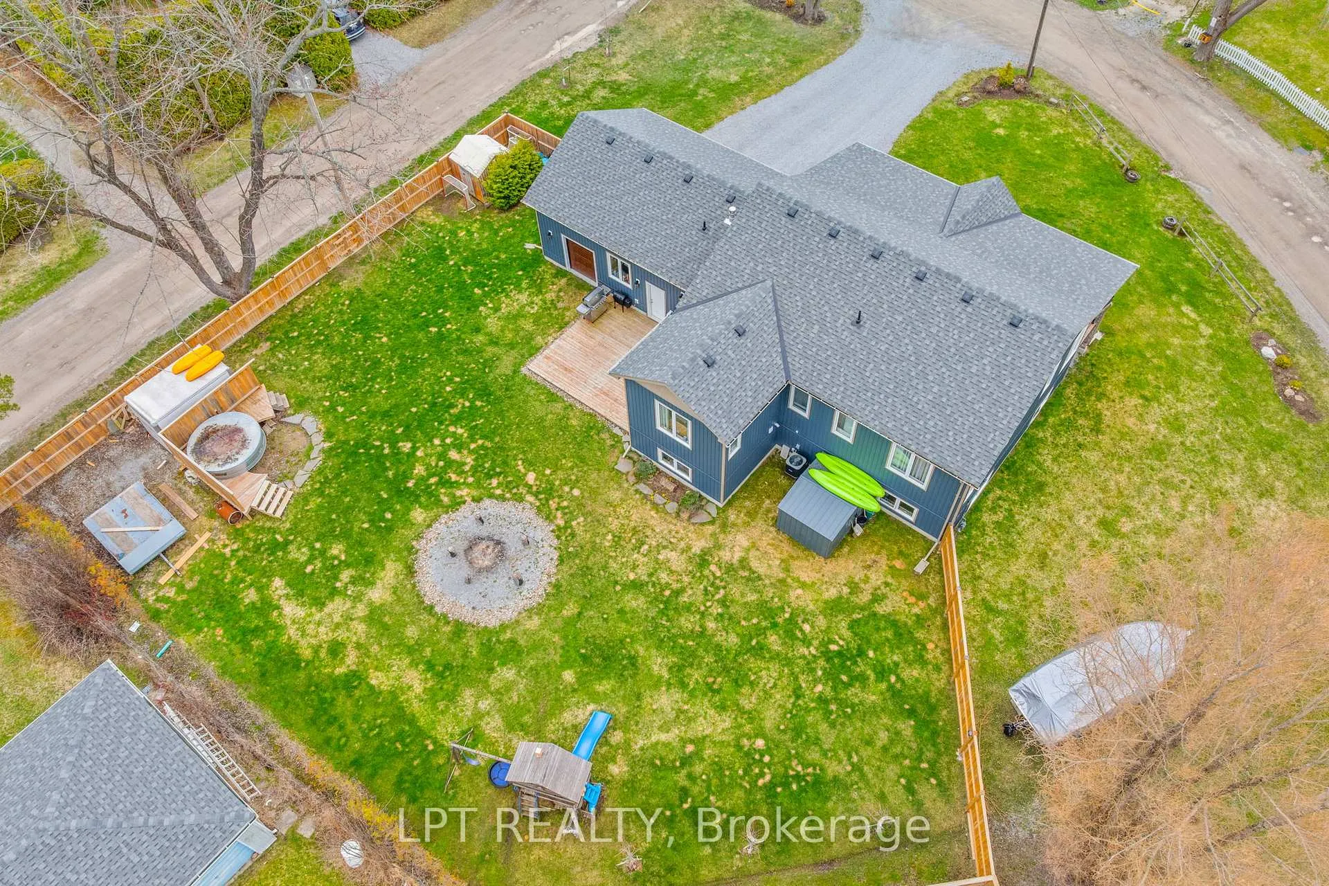 Photo 3 of 23 Dunkelman Drive, Georgina, Keswick North — HOMEH