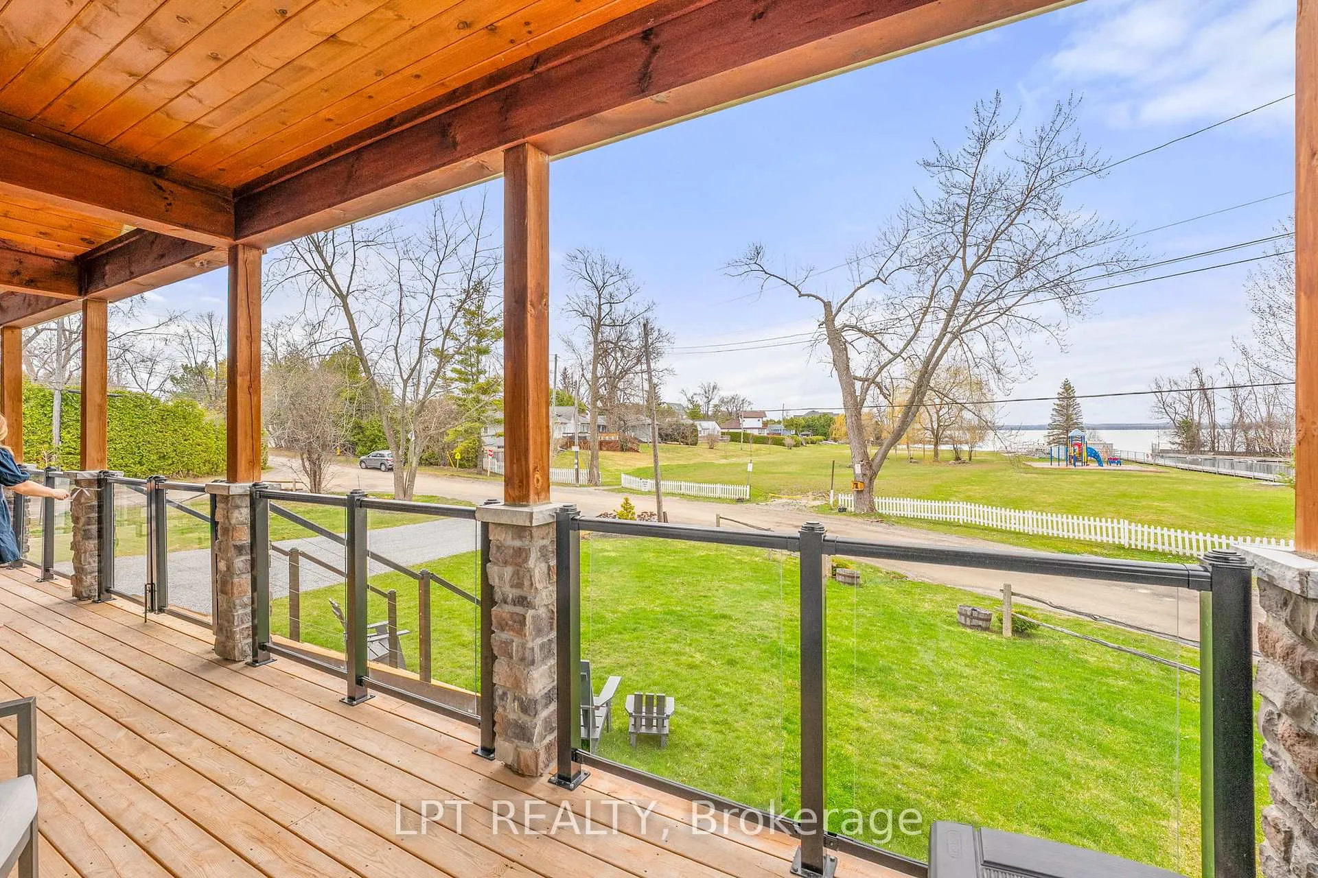 Photo 8 of 23 Dunkelman Drive, Georgina, Keswick North — HOMEH