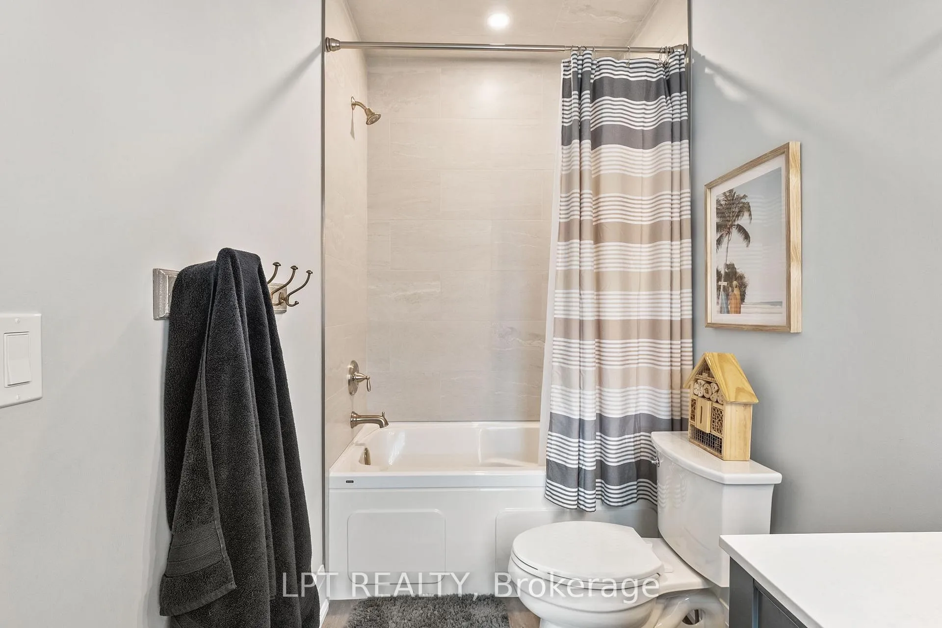 Photo 27 of 23 Dunkelman Drive, Georgina, Keswick North — HOMEH