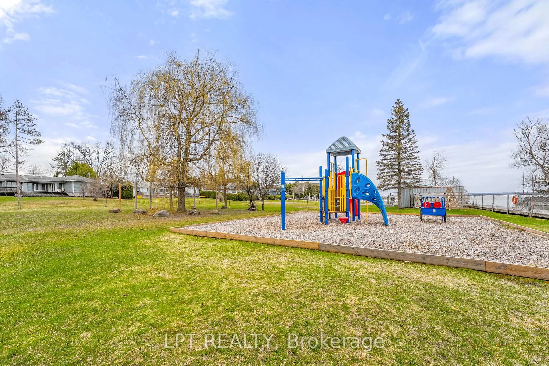 Photo 41 of 23 Dunkelman Drive, Georgina, Keswick North — HOMEH