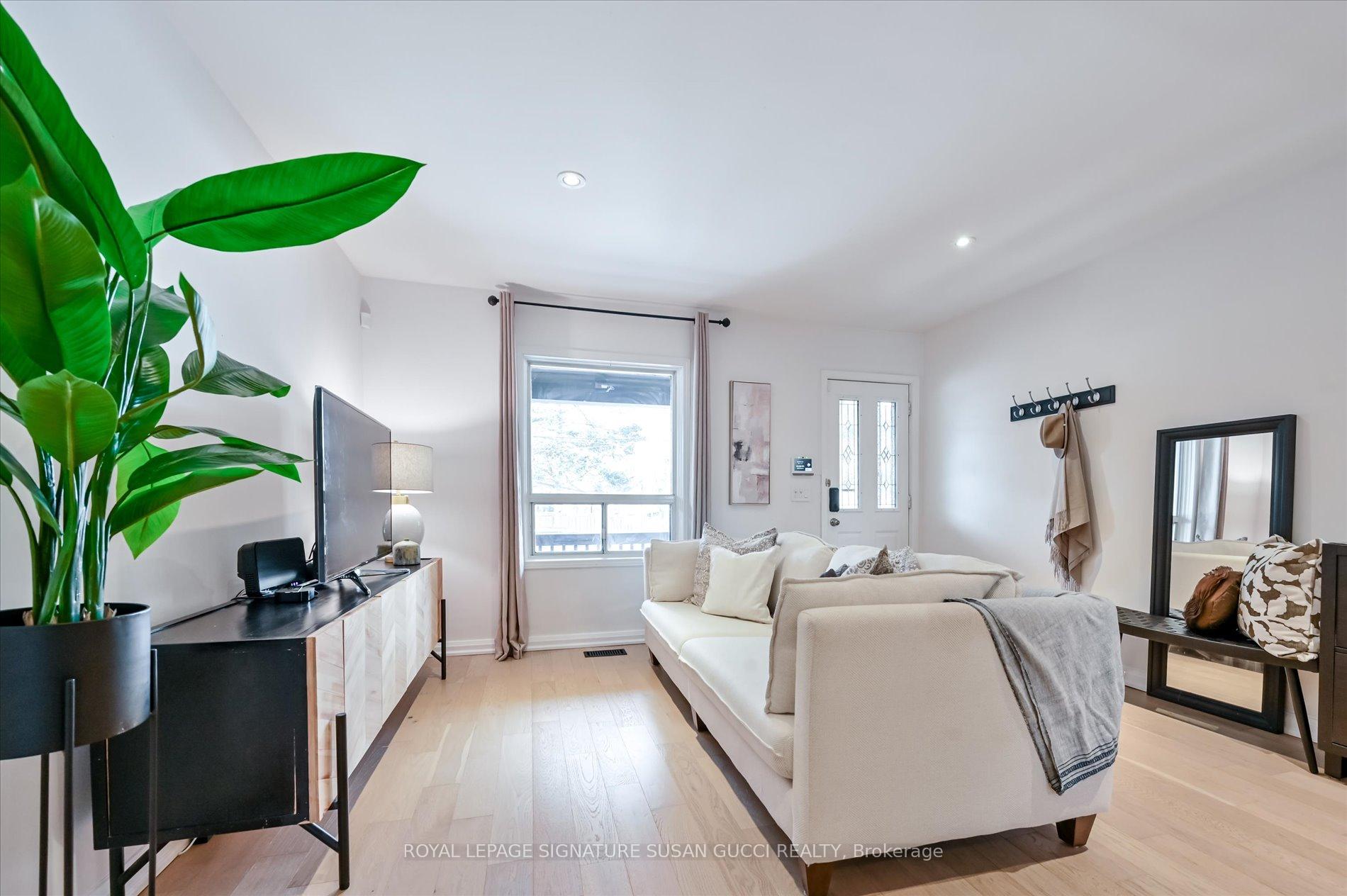 Photo 5 of 21 Rosevear Avenue, Toronto, Crescent Town — HOMEH