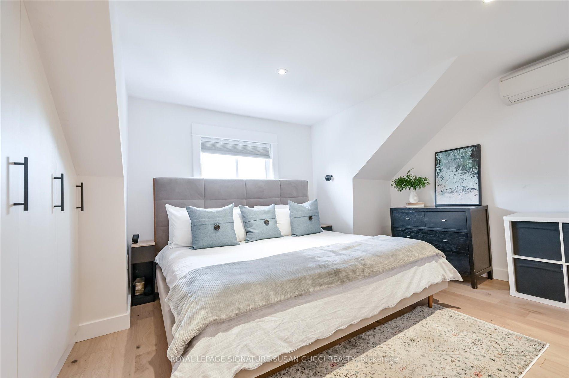 Photo 15 of 21 Rosevear Avenue, Toronto, Crescent Town — HOMEH