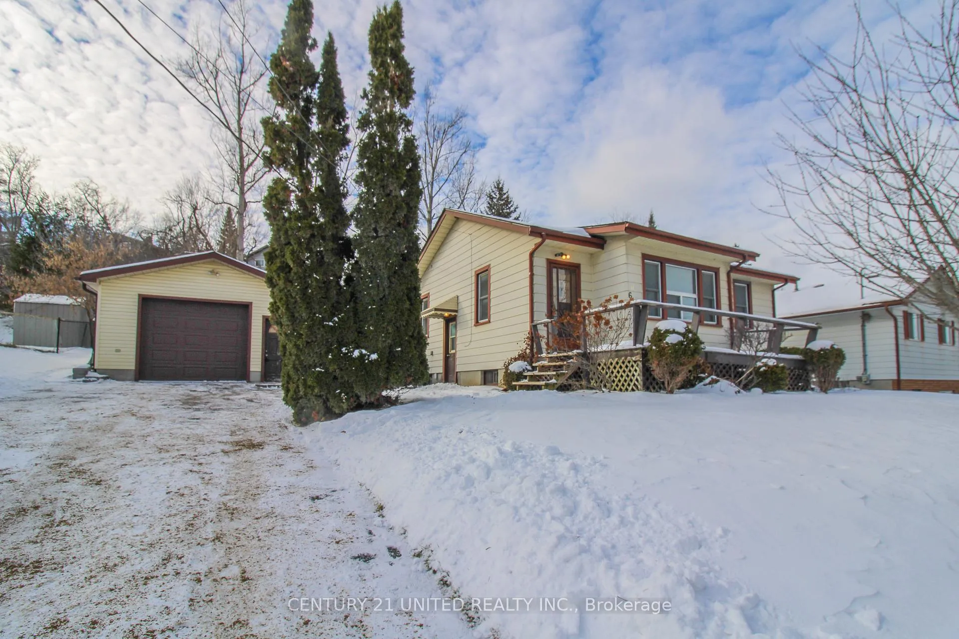Photo 1 of 611 Ashburnham Drive, Peterborough, Ashburnham Ward 4 — HOMEH