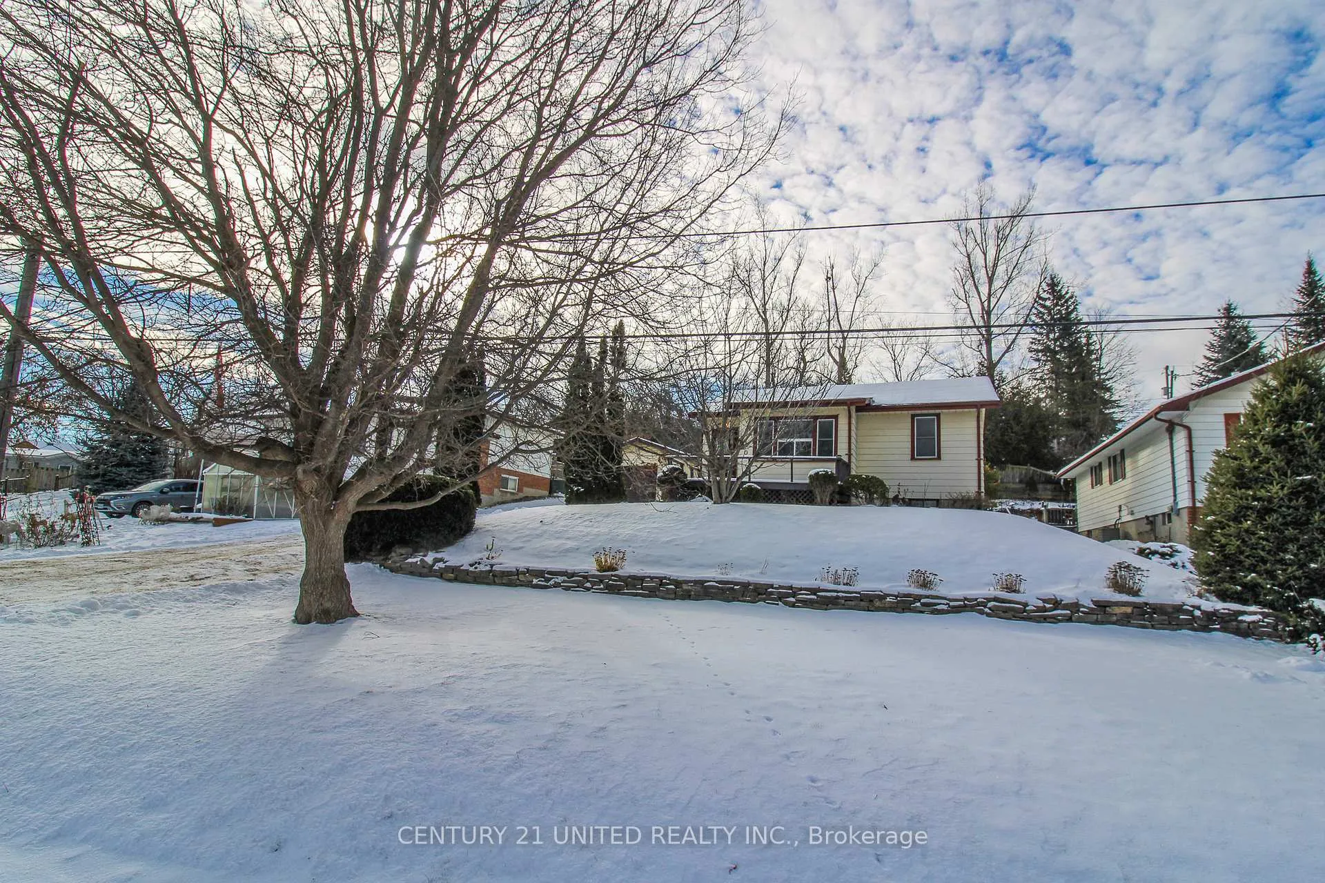 Photo 3 of 611 Ashburnham Drive, Peterborough, Ashburnham Ward 4 — HOMEH