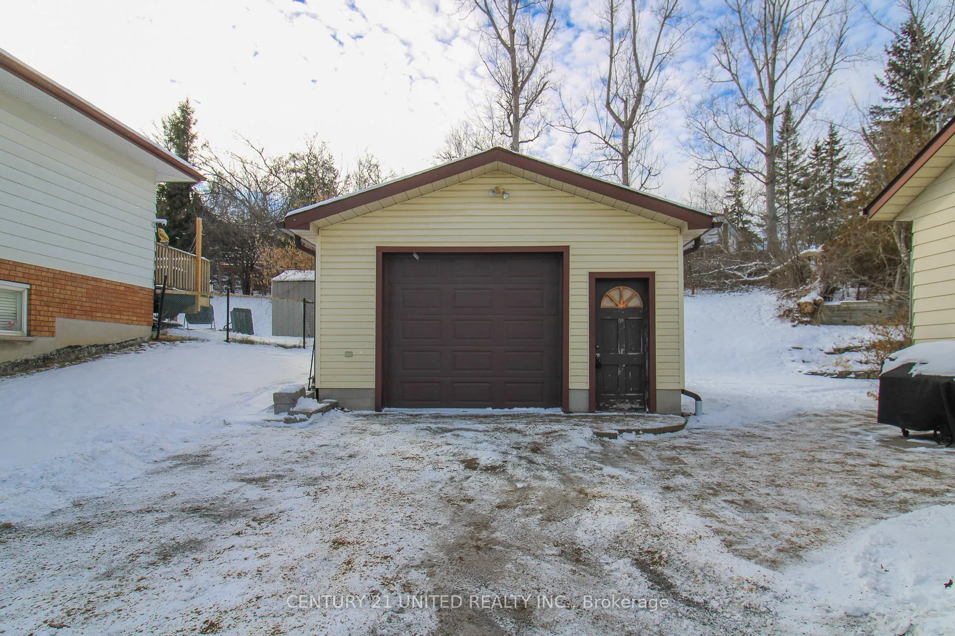 Photo 4 of 611 Ashburnham Drive, Peterborough, Ashburnham Ward 4 — HOMEH