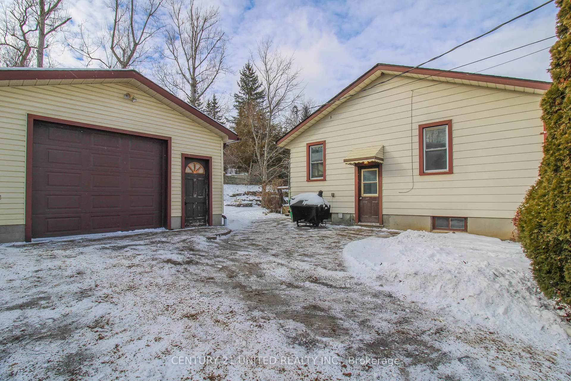 Photo 5 of 611 Ashburnham Drive, Peterborough, Ashburnham Ward 4 — HOMEH