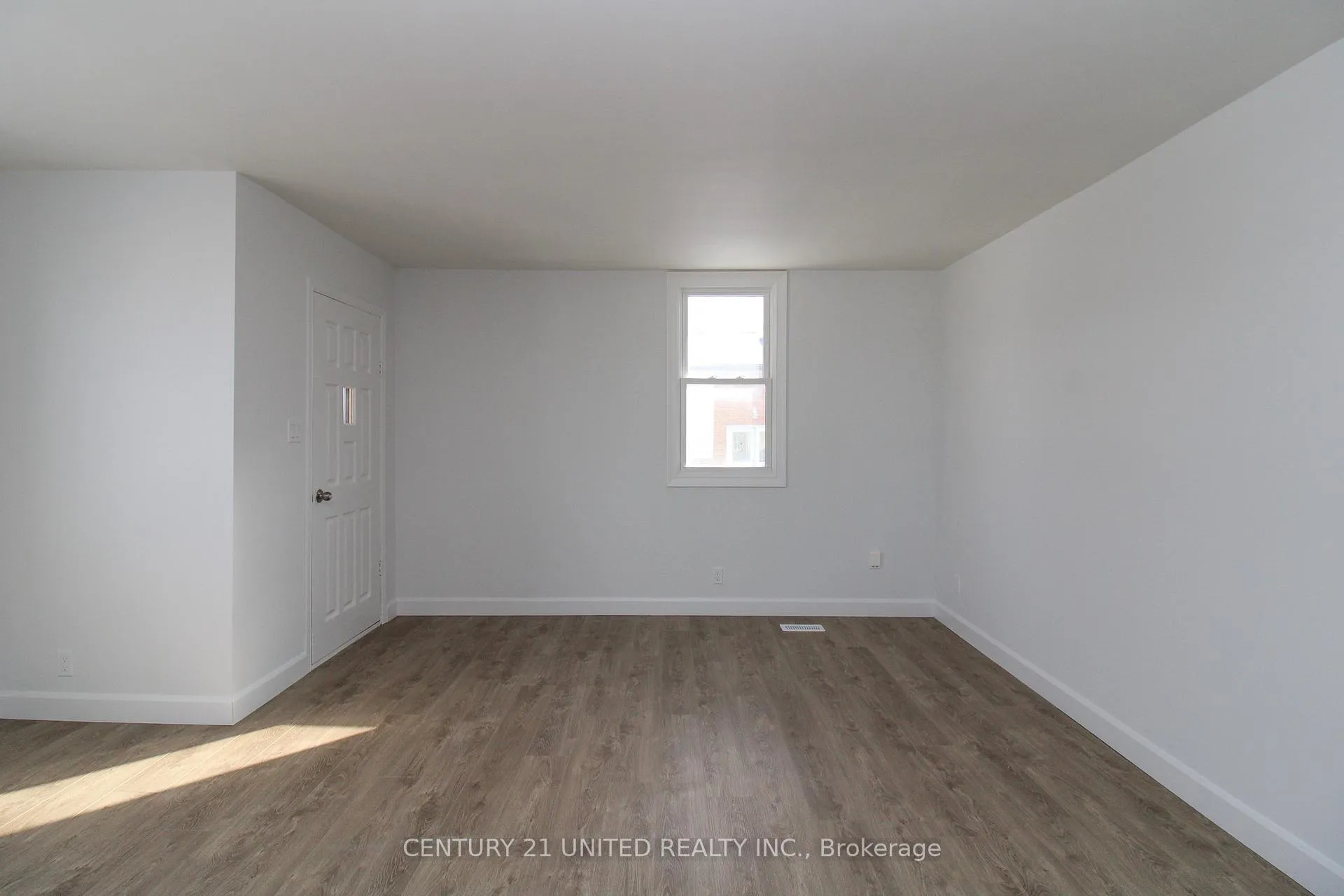 Photo 15 of 611 Ashburnham Drive, Peterborough, Ashburnham Ward 4 — HOMEH