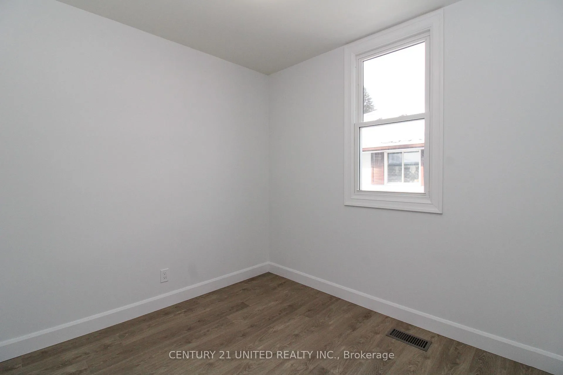Photo 18 of 611 Ashburnham Drive, Peterborough, Ashburnham Ward 4 — HOMEH