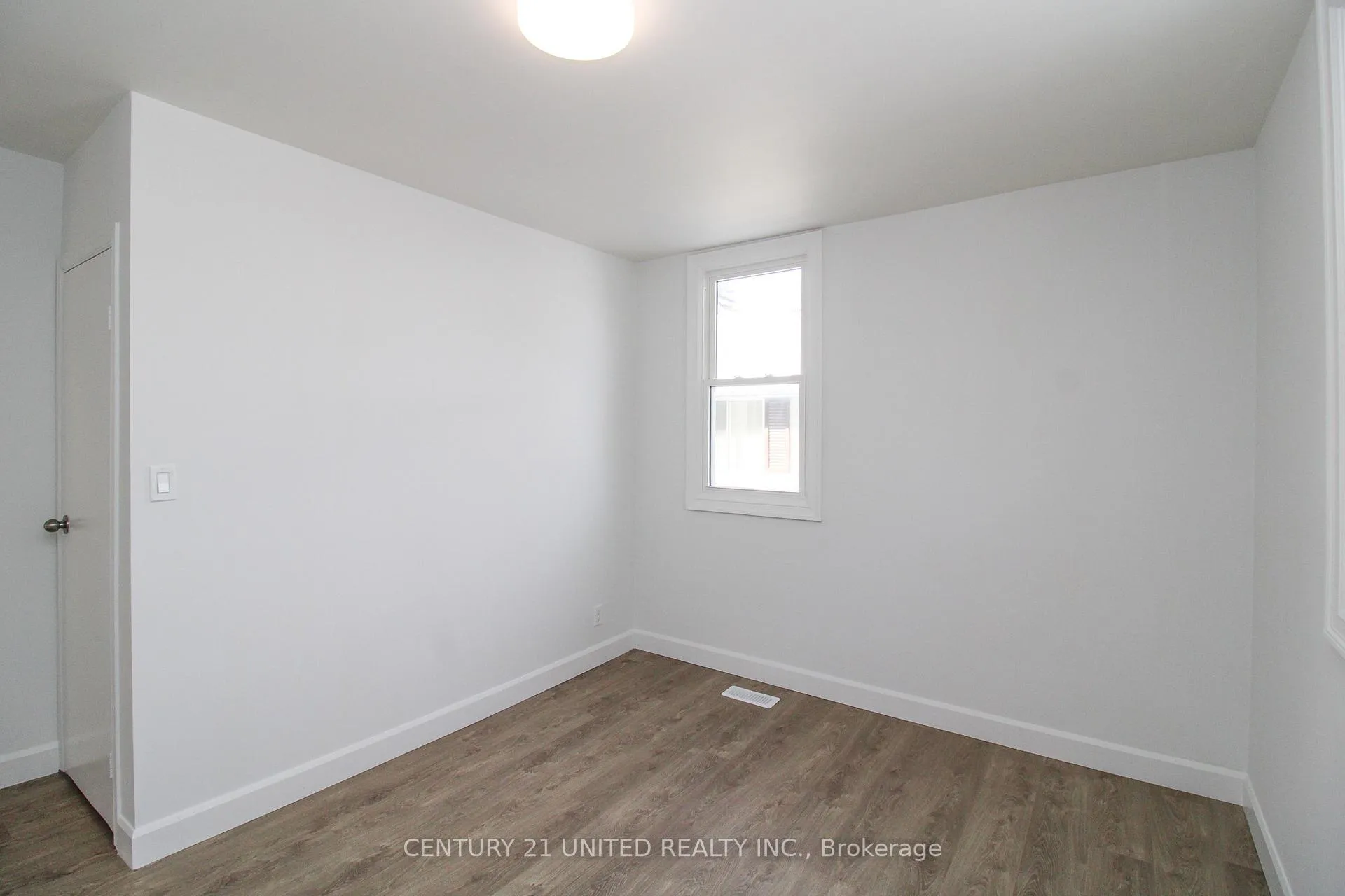 Photo 23 of 611 Ashburnham Drive, Peterborough, Ashburnham Ward 4 — HOMEH