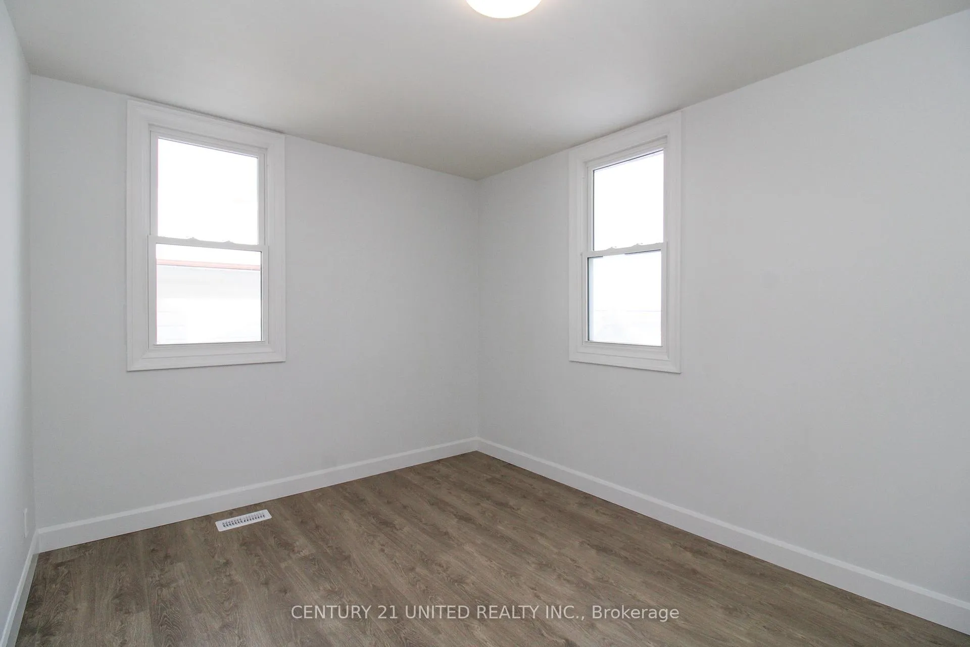 Photo 24 of 611 Ashburnham Drive, Peterborough, Ashburnham Ward 4 — HOMEH