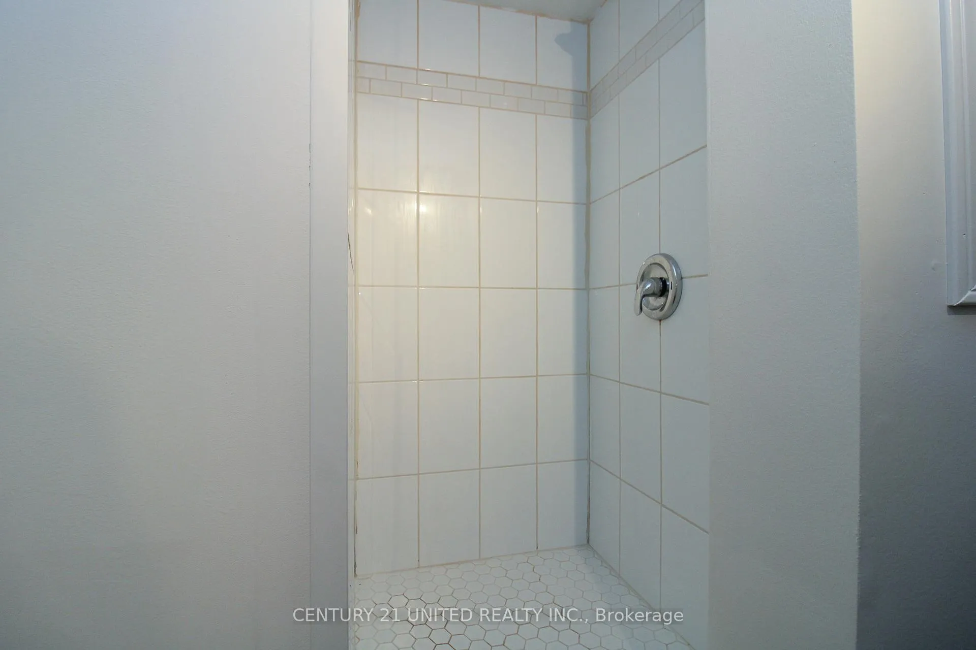 Photo 37 of 611 Ashburnham Drive, Peterborough, Ashburnham Ward 4 — HOMEH
